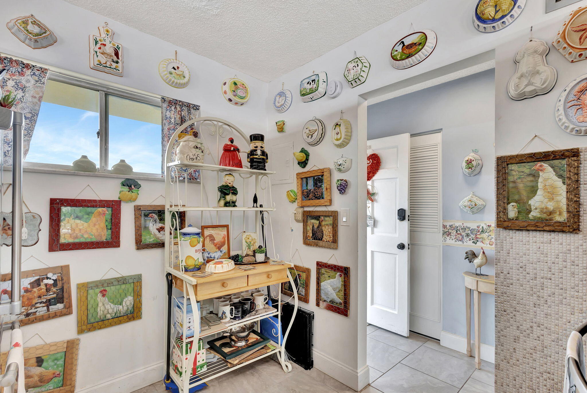 2812 Garden Drive S 308 Property Photo 5