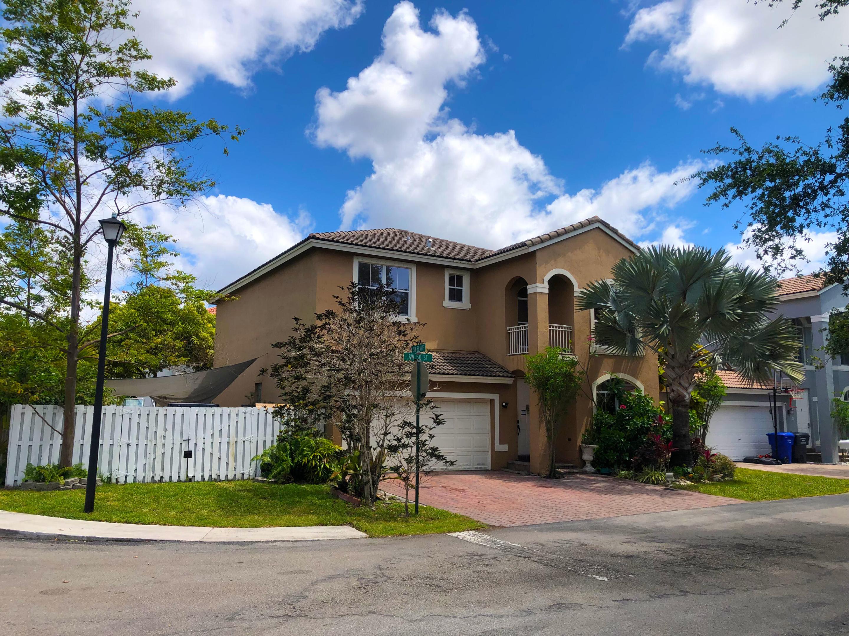 3775 Sw 50th Street Property Photo 1