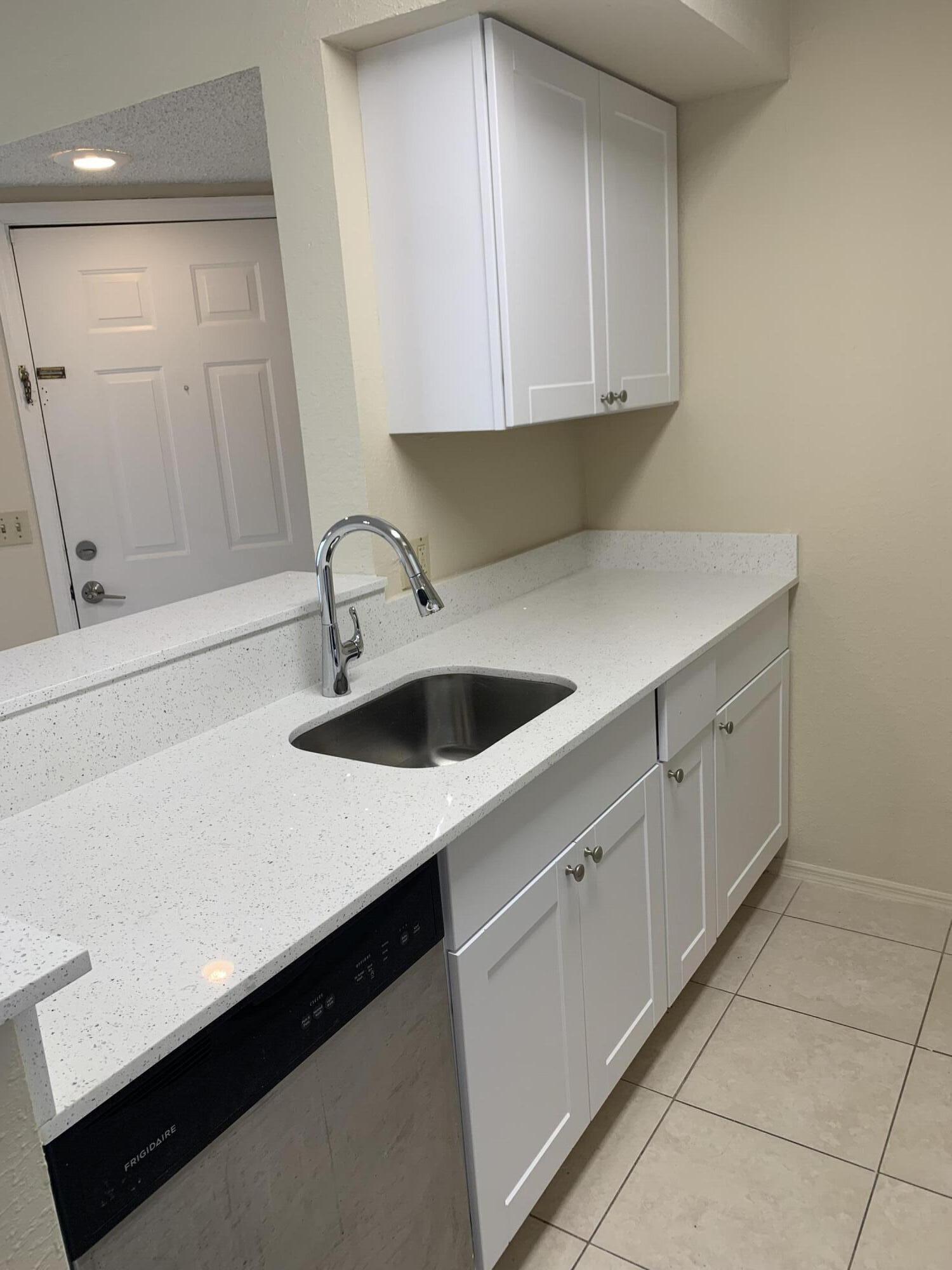 2900 S University Drive 9210 Property Photo 4