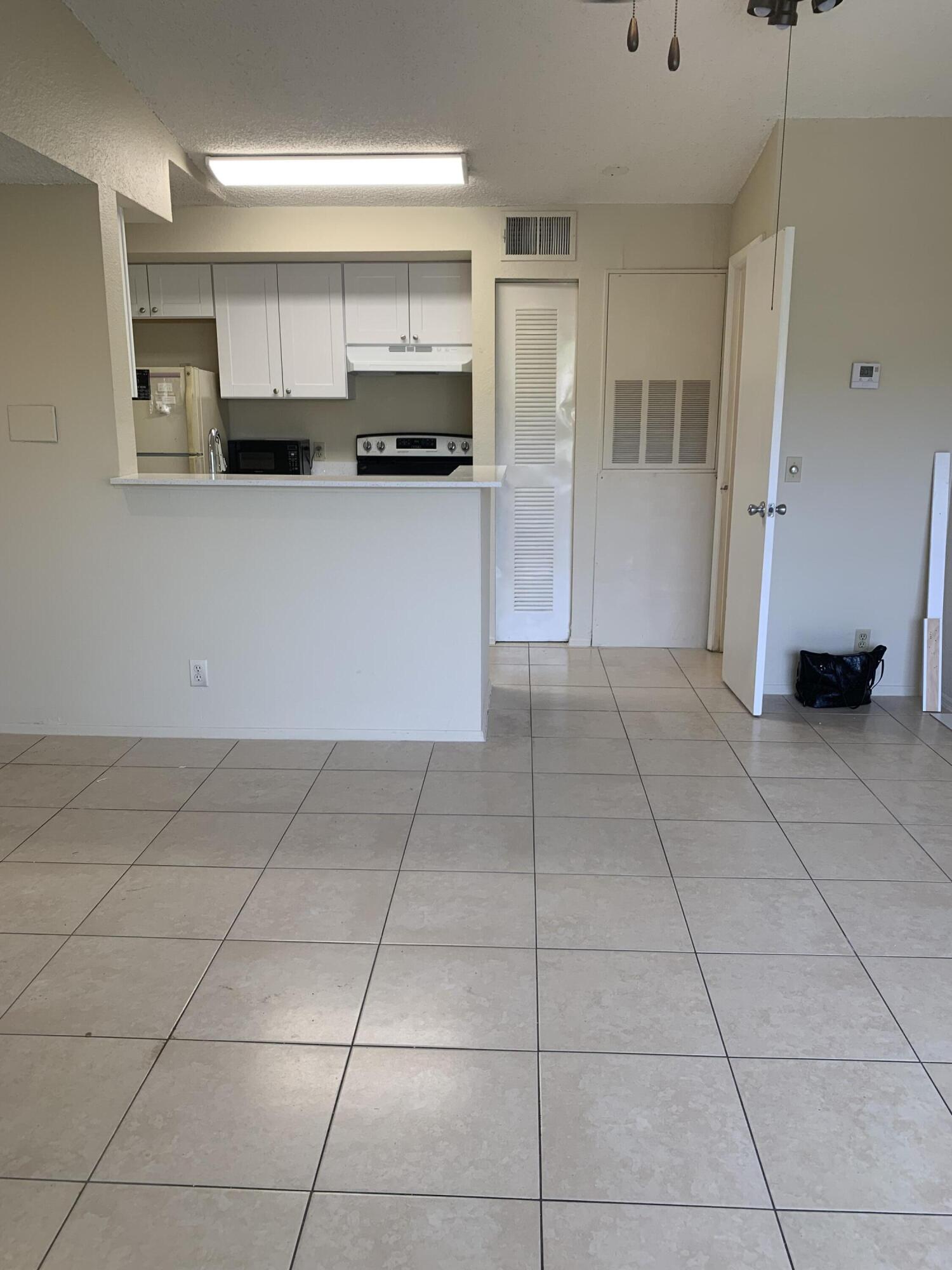 2900 S University Drive 9210 Property Photo 5