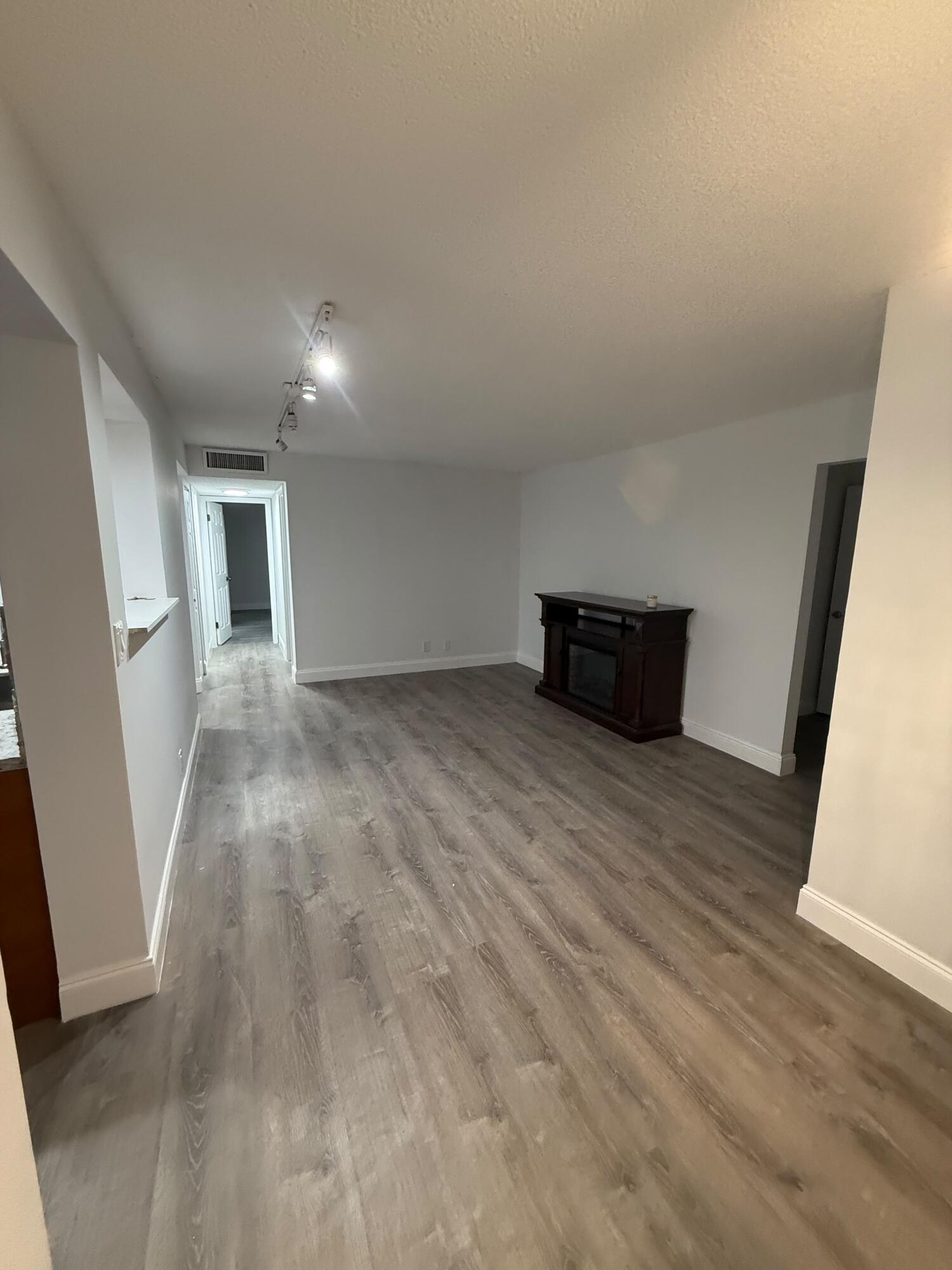 6190 Woodlands Boulevard 110 Property Photo 2