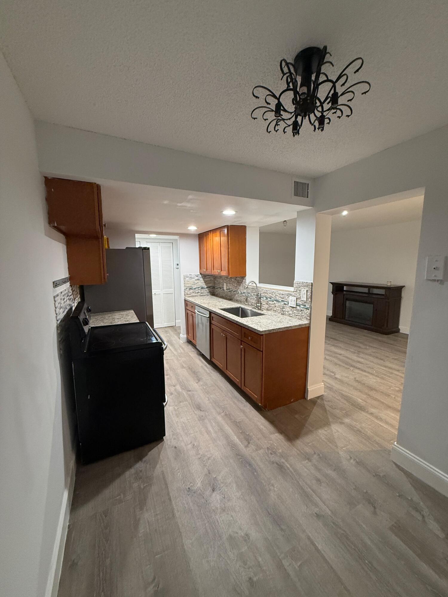 6190 Woodlands Boulevard 110 Property Photo 8