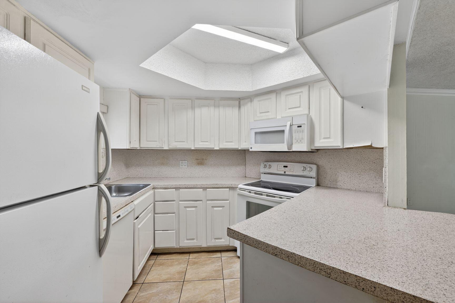 8373 Lake Drive 101 Property Photo 11