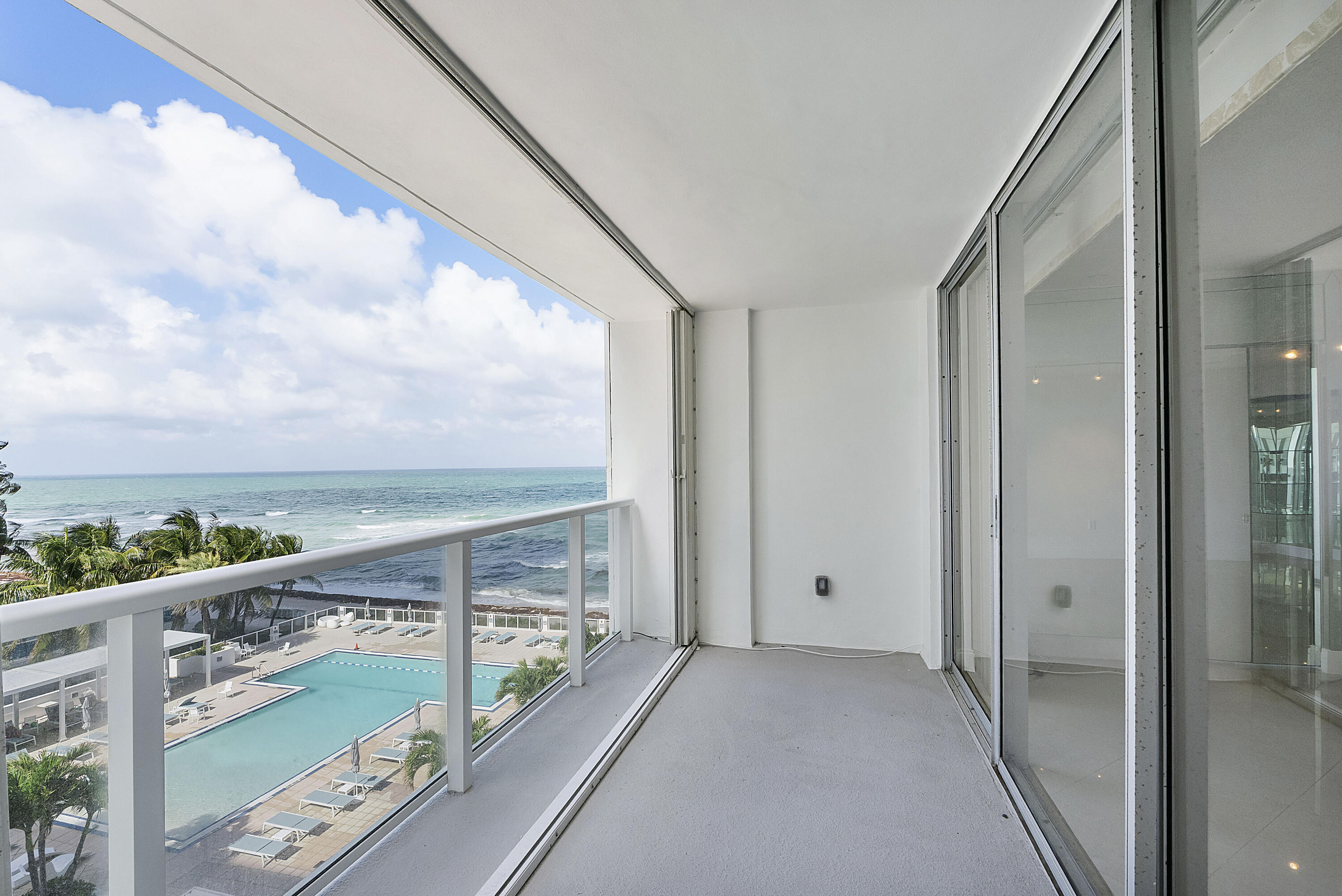 2751 S Ocean Drive 602s Property Photo 2