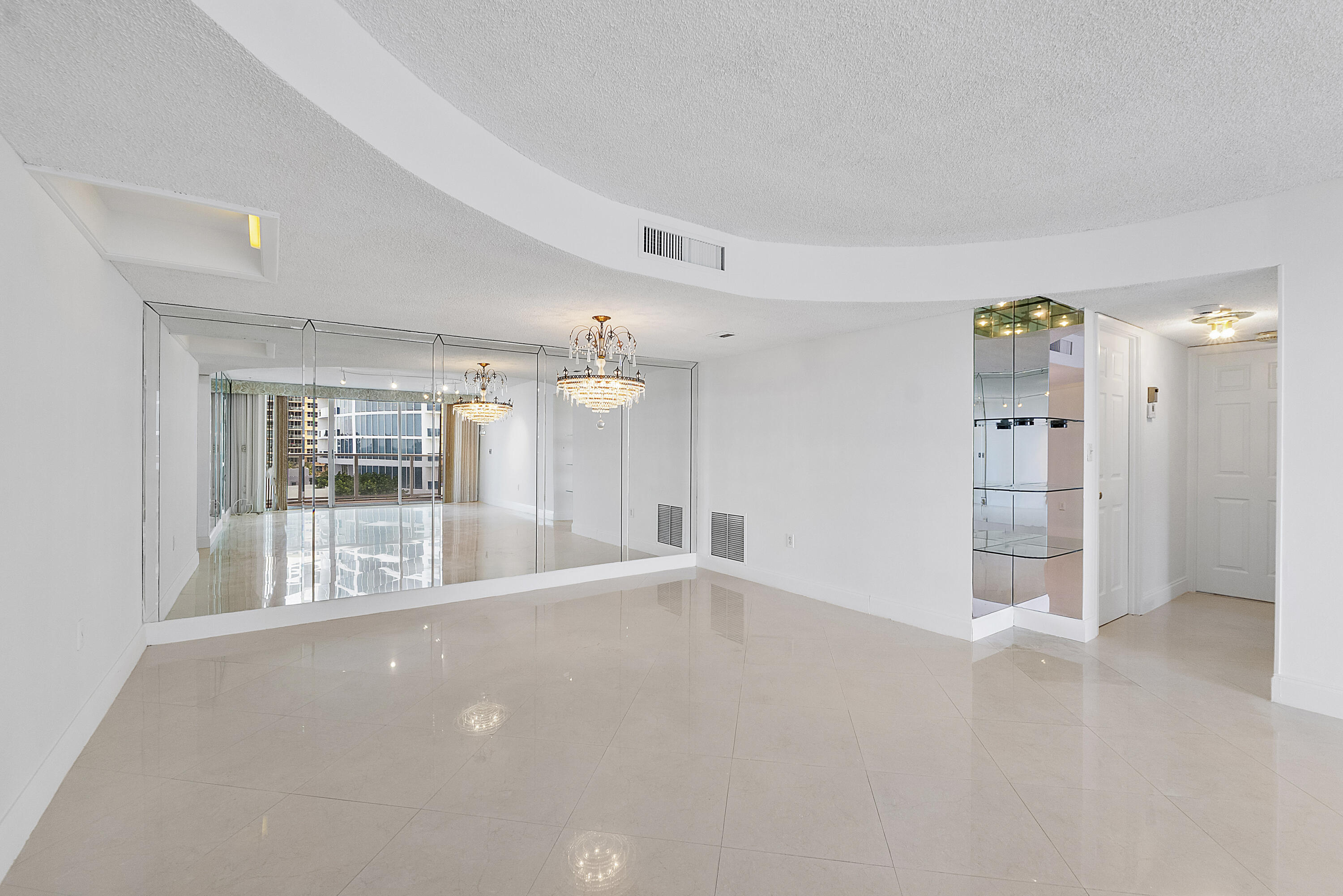 2751 S Ocean Drive 602s Property Photo 5