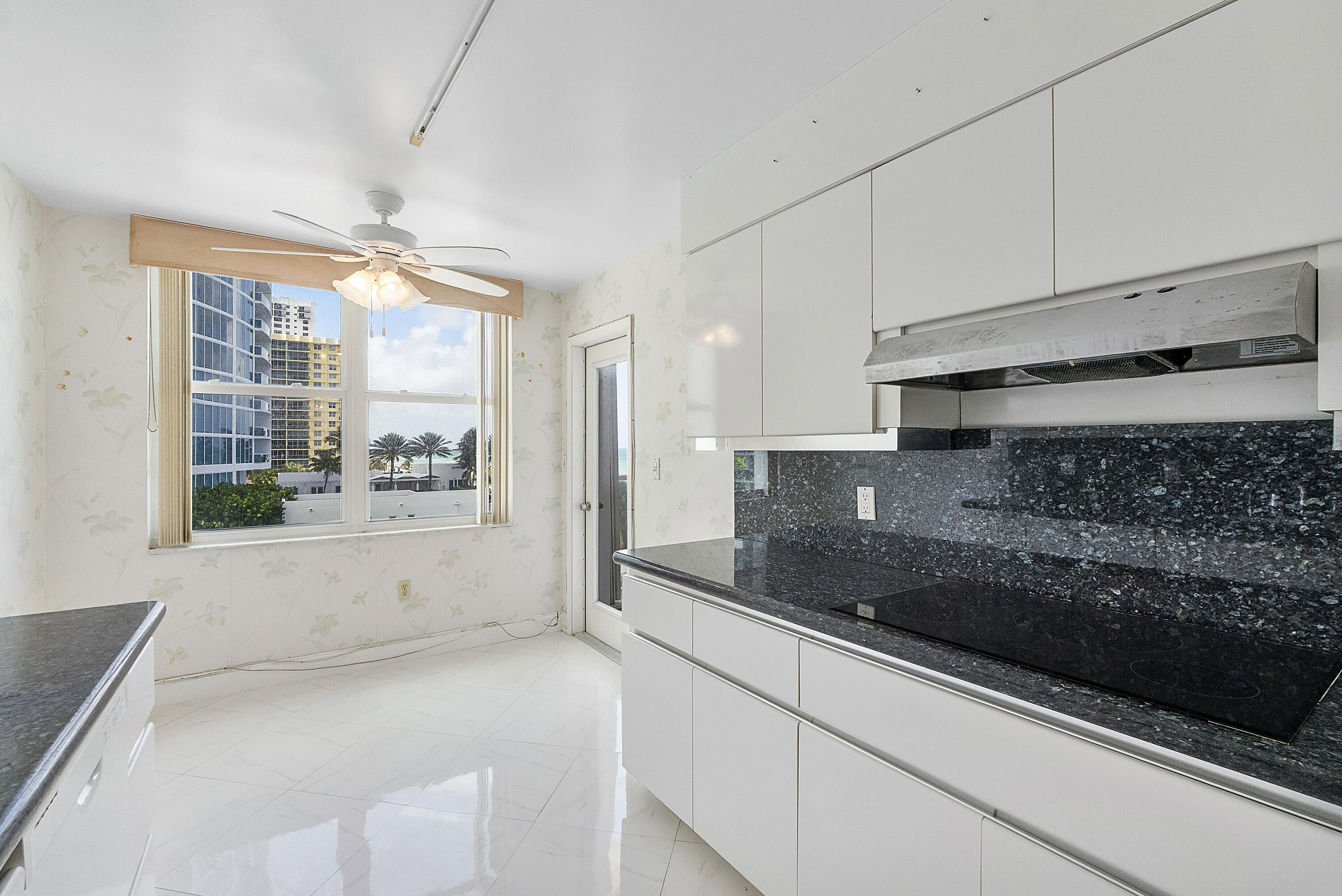 2751 S Ocean Drive 602s Property Photo 9