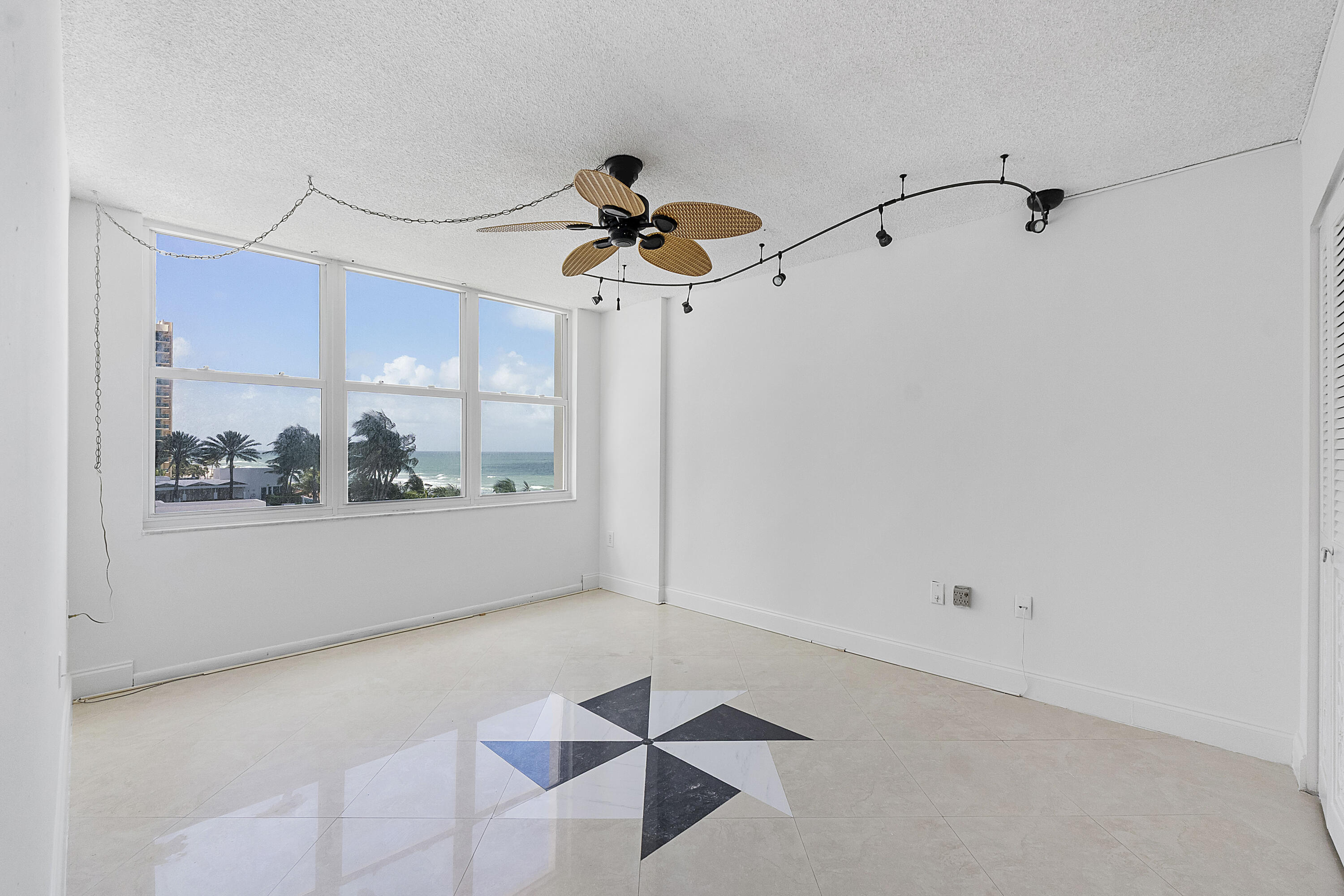 2751 S Ocean Drive 602s Property Photo 15