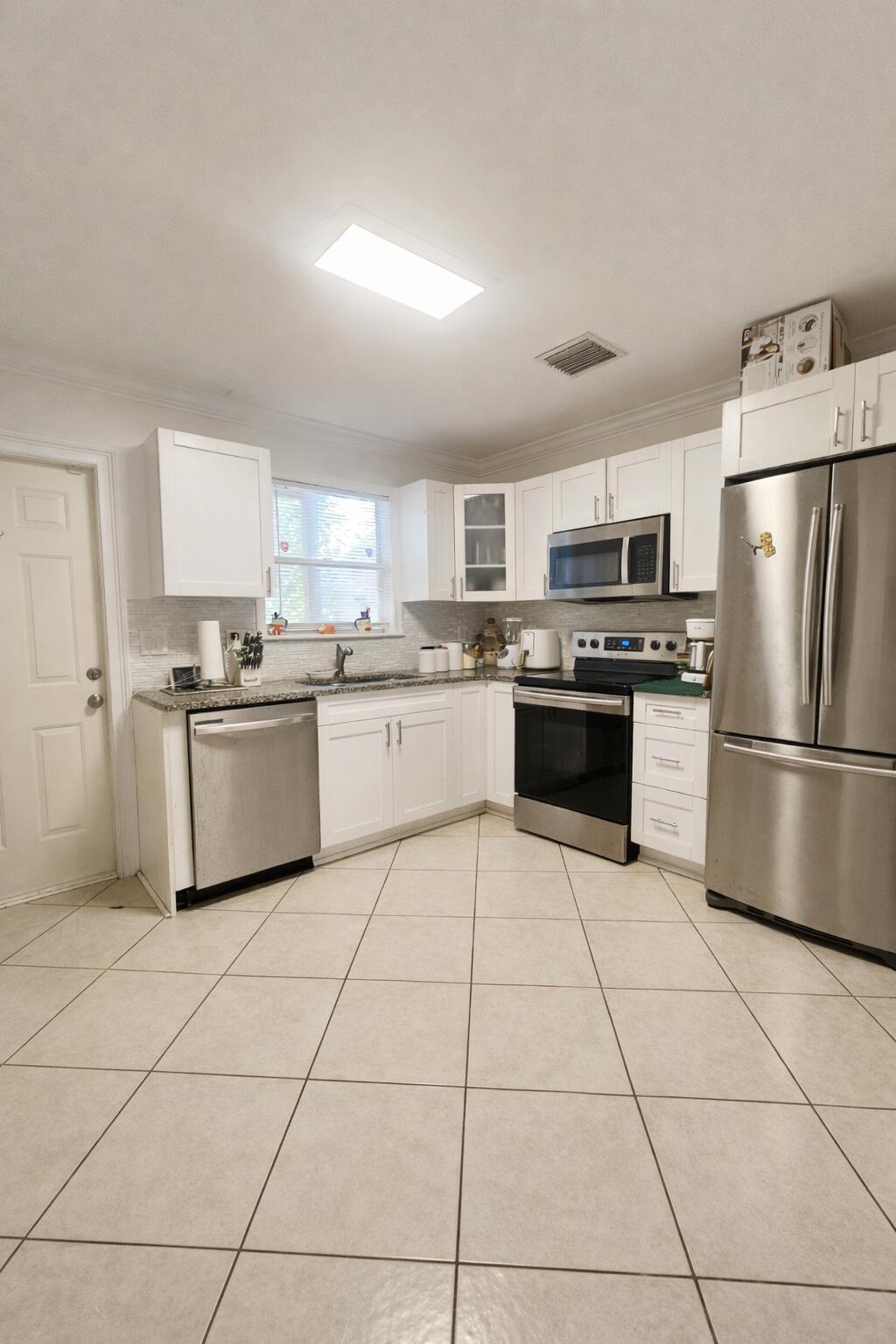 2018 S 10th Street C Property Photo 7