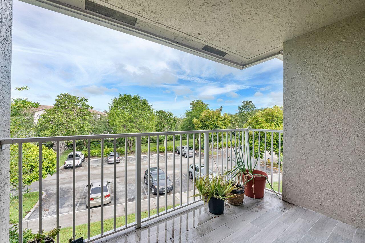 5011 Wiles Road Unit 303 Property Photo 17