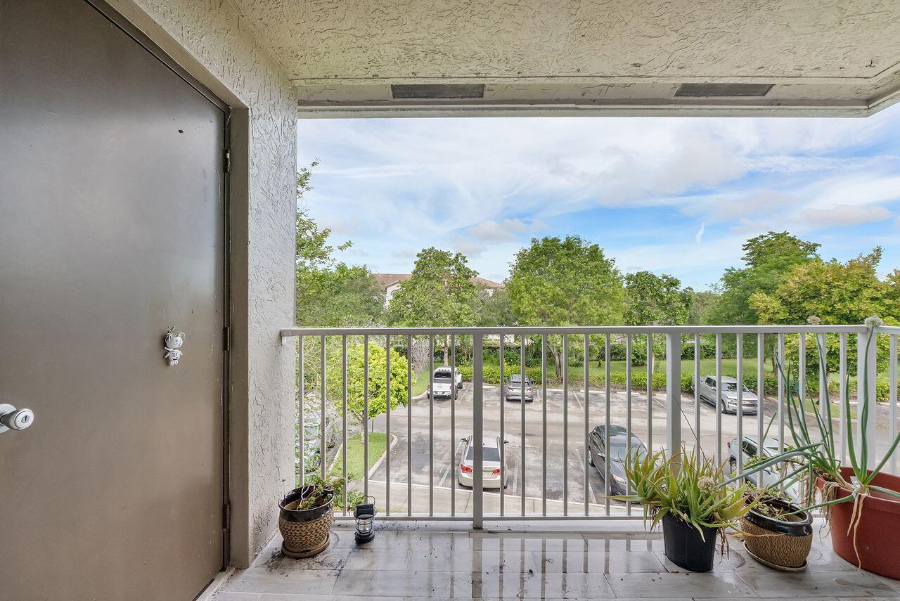 5011 Wiles Road Unit 303 Property Photo 18