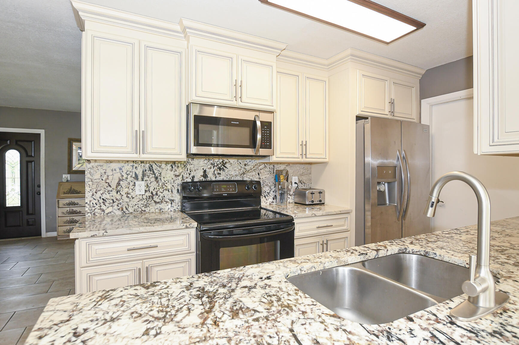 610 Nw Marion Avenue Property Photo 12