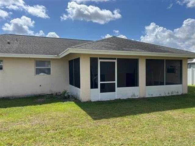 1944 Sw Breezeway Street Property Photo 2