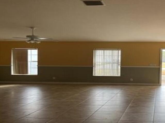 1944 Sw Breezeway Street Property Photo 4