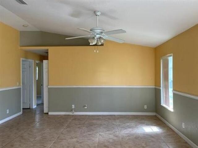 1944 Sw Breezeway Street Property Photo 5