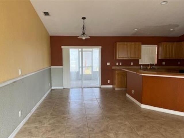 1944 Sw Breezeway Street Property Photo 8