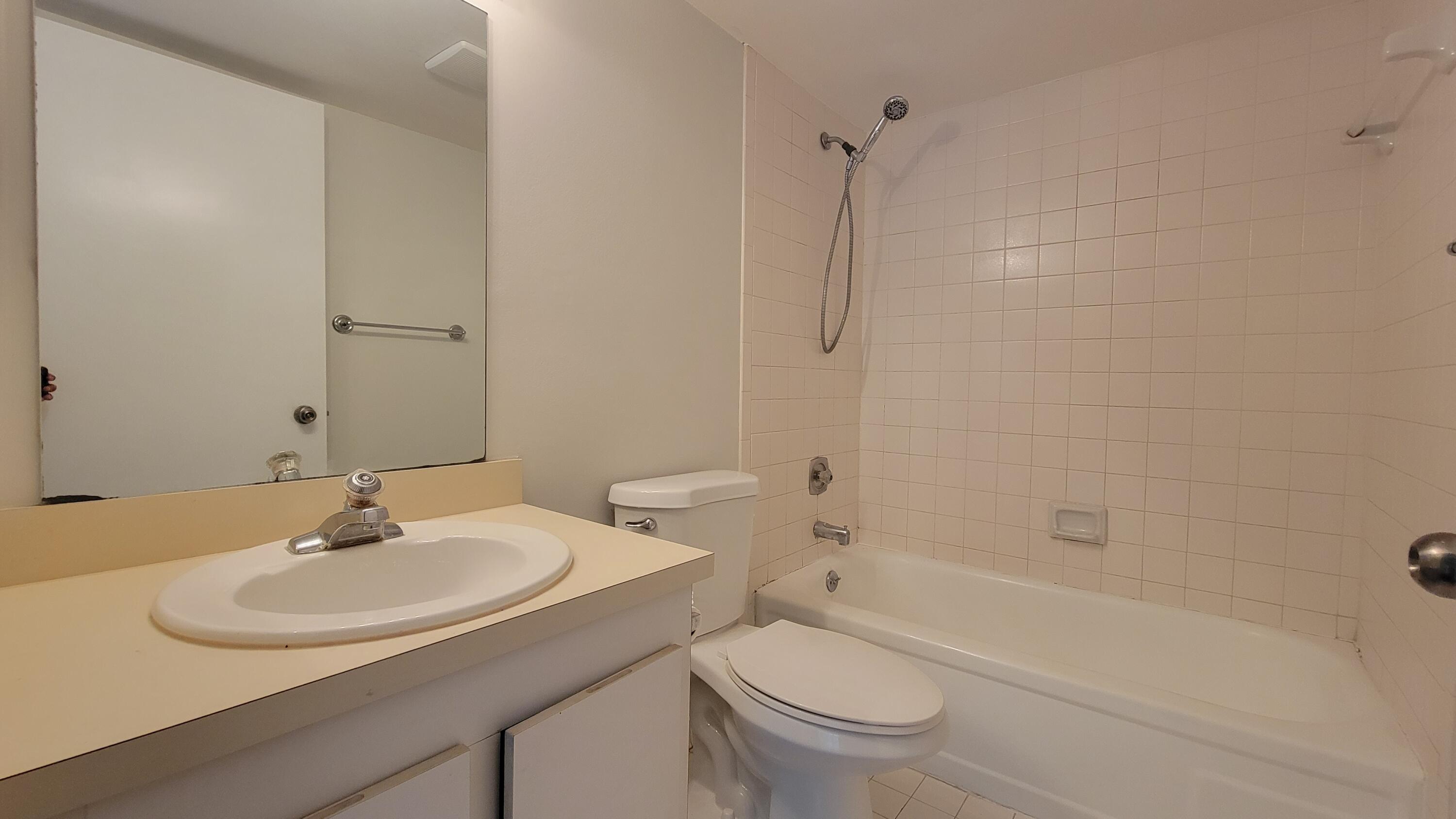 1950 N Congress Avenue 206 Property Photo 9