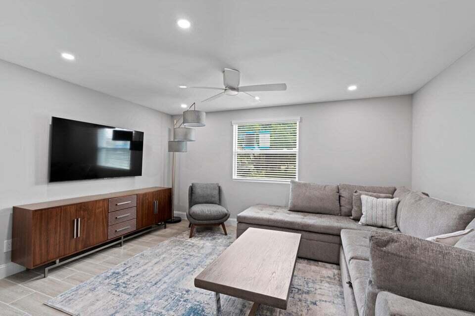 2312 Spanish Trail Property Photo 6