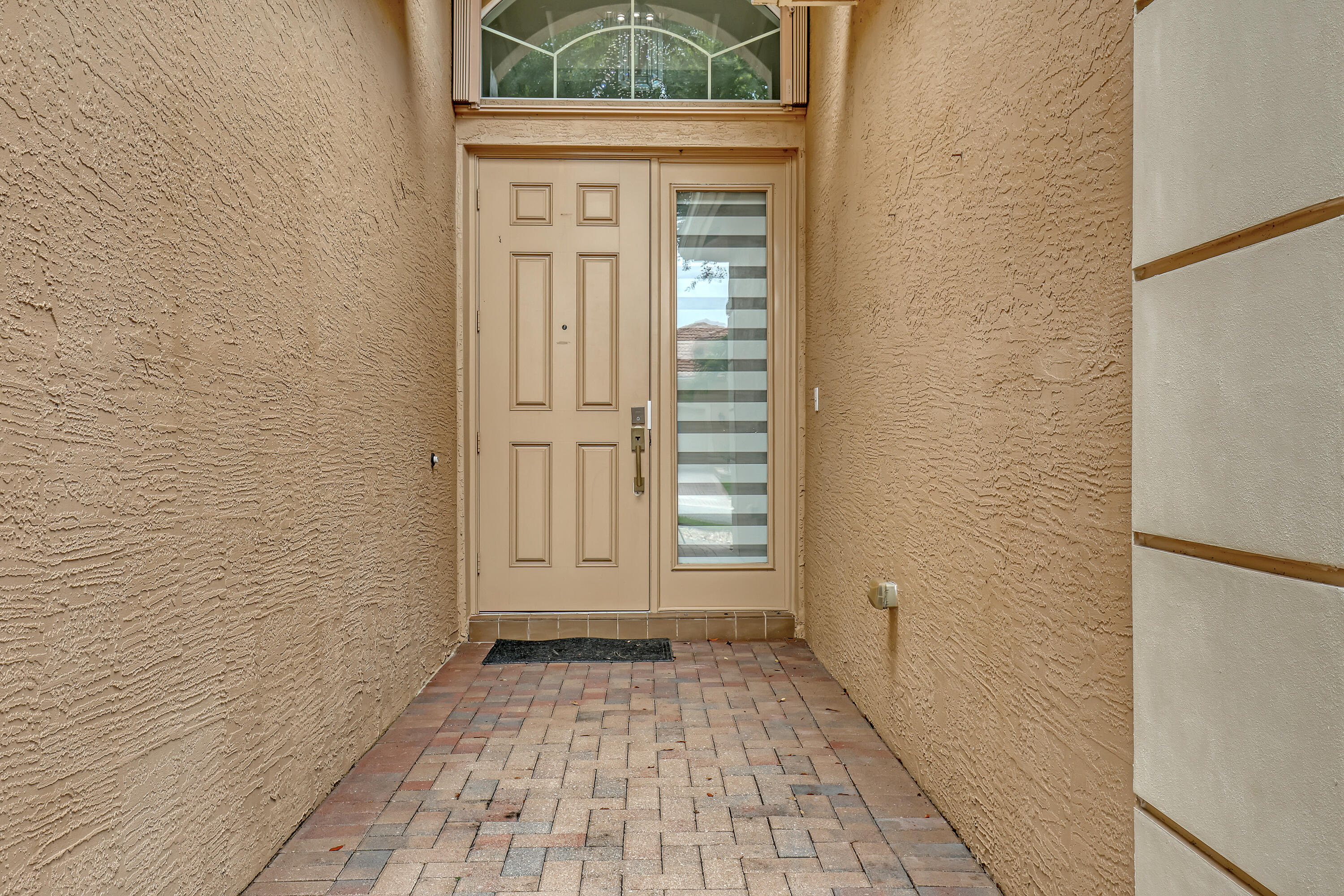 10673 Richfield Way Property Photo 4