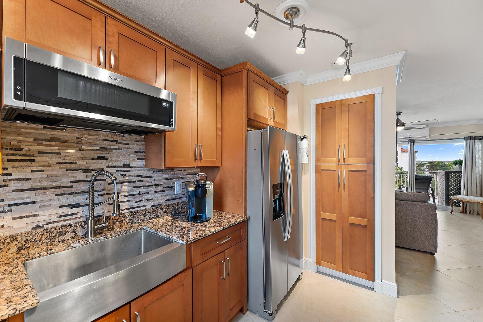 33 S Ocean Avenue 502 Property Photo 6