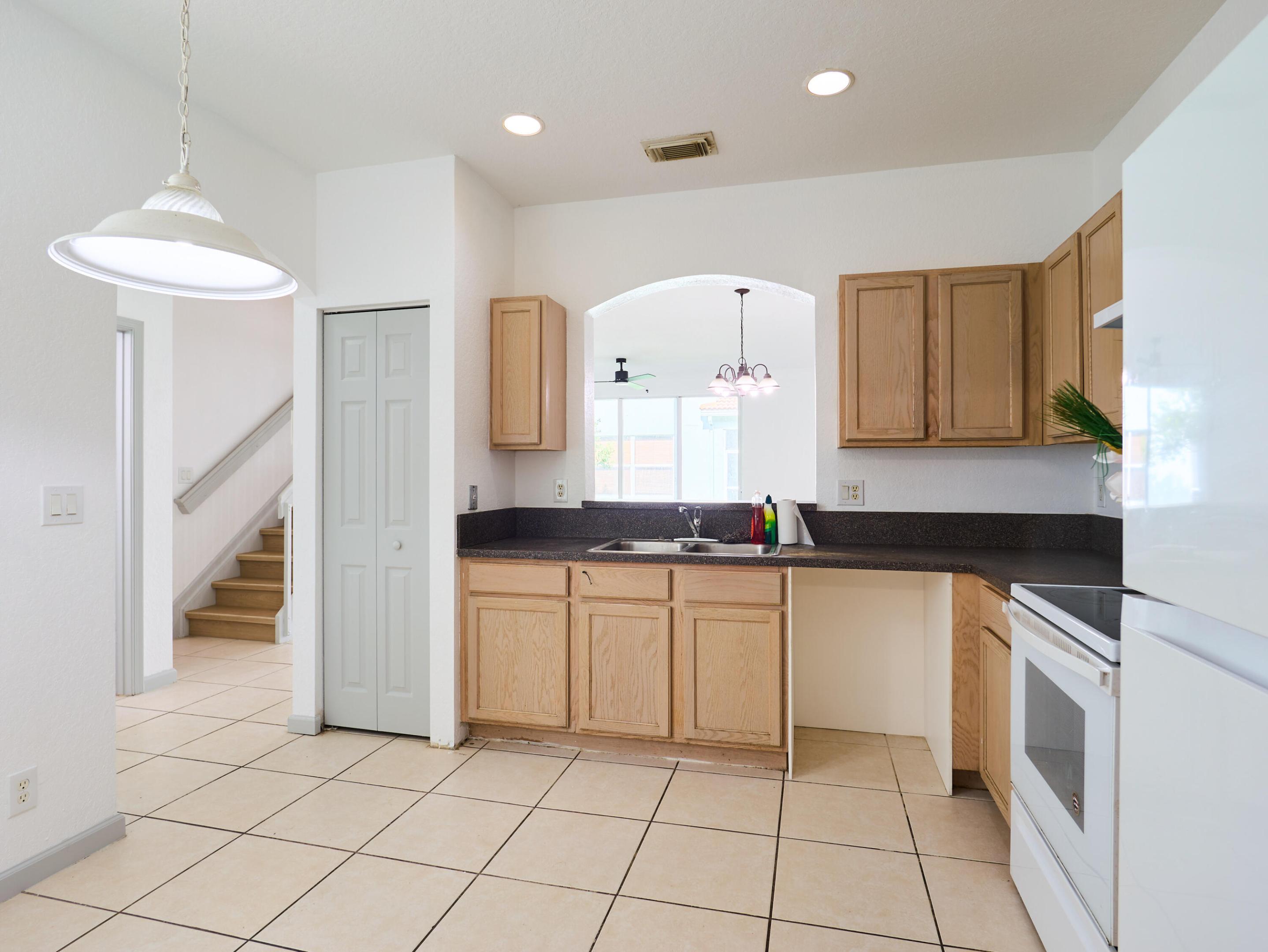 2052 Oakhurst Way Property Photo 2