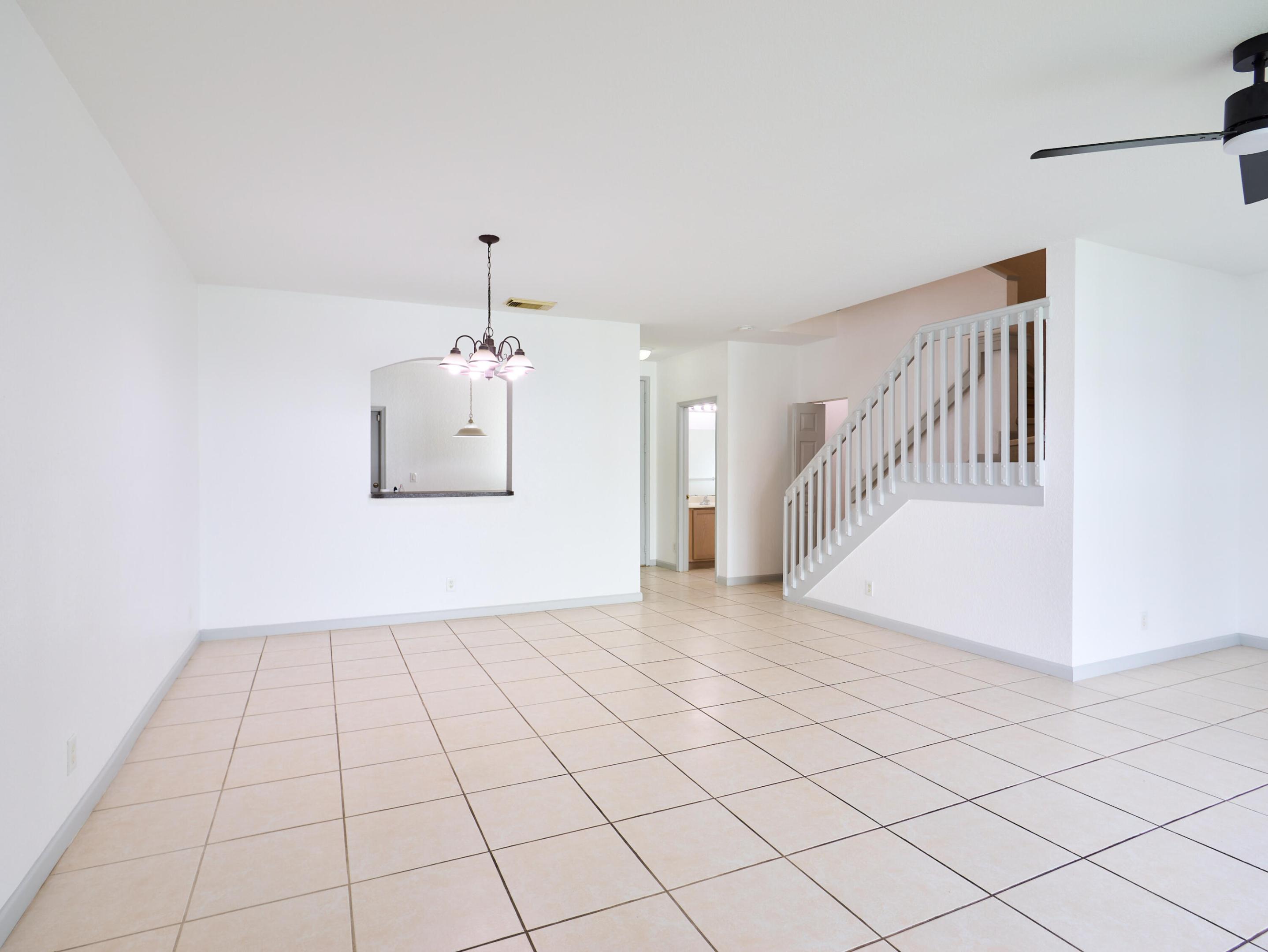 2052 Oakhurst Way Property Photo 3