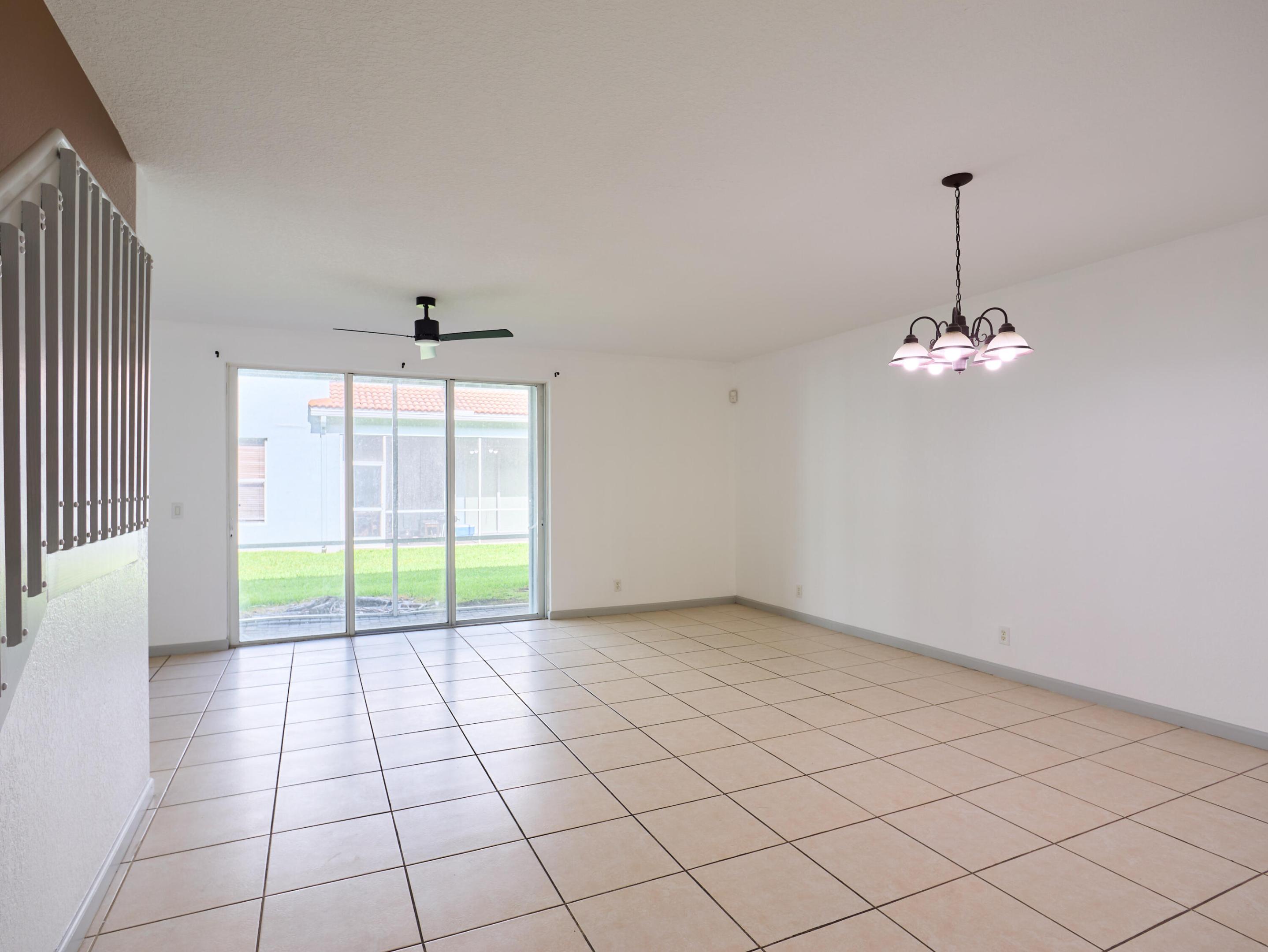 2052 Oakhurst Way Property Photo 4