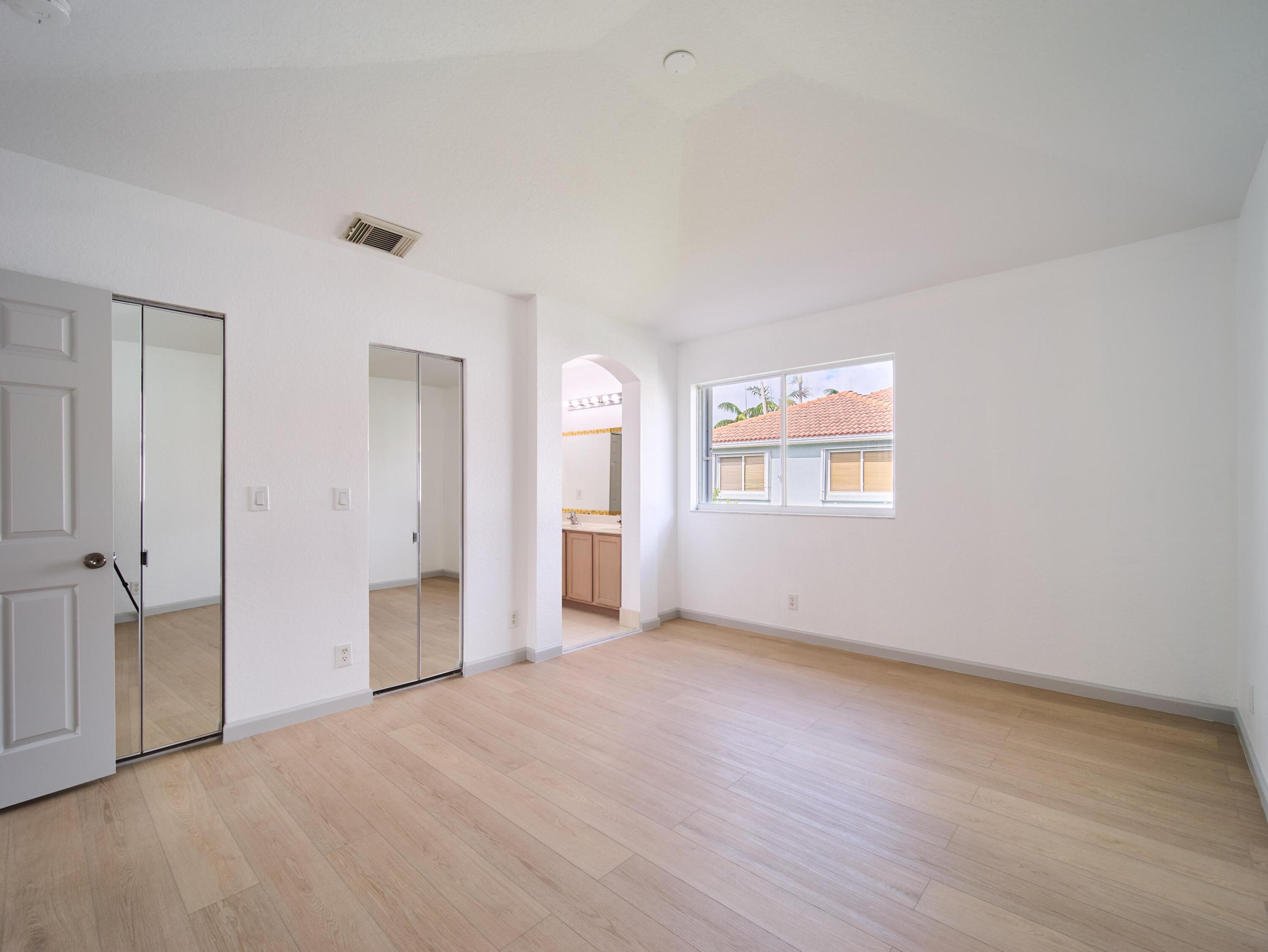 2052 Oakhurst Way Property Photo 8