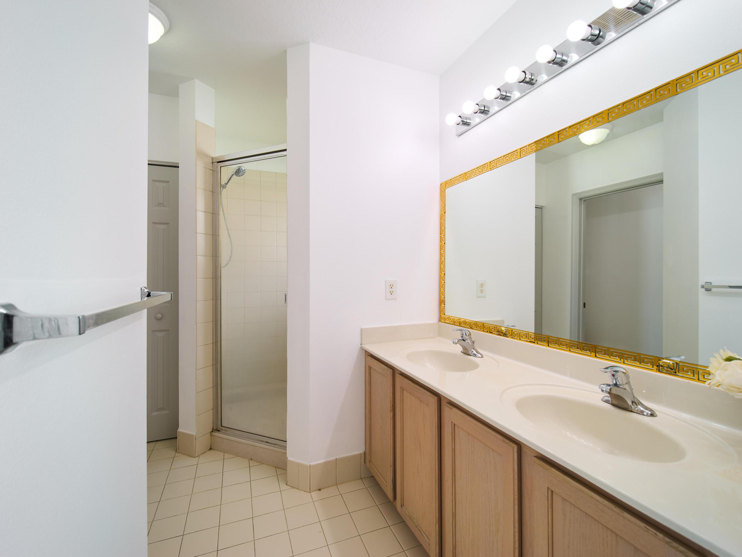 2052 Oakhurst Way Property Photo 9