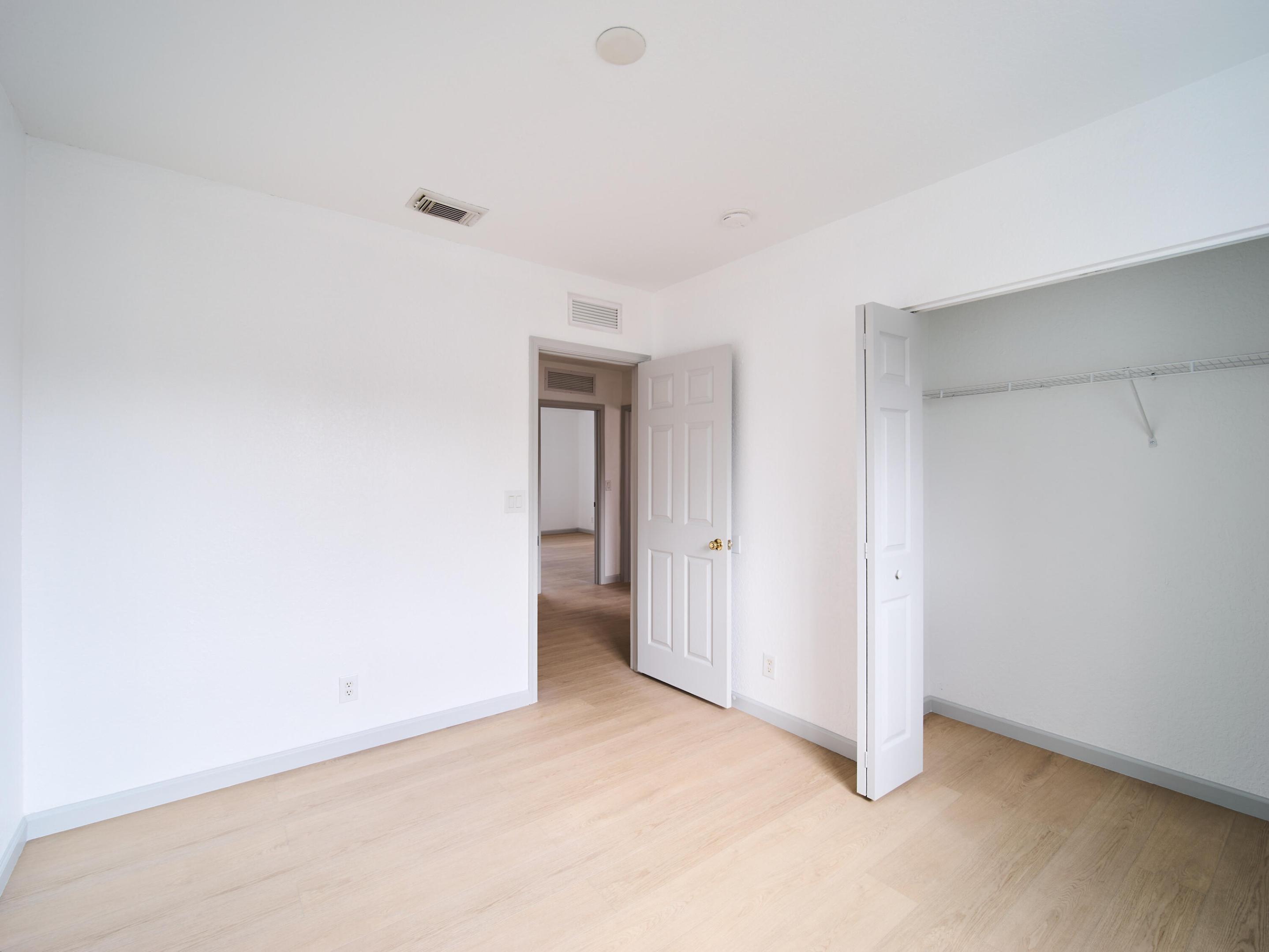 2052 Oakhurst Way Property Photo 12