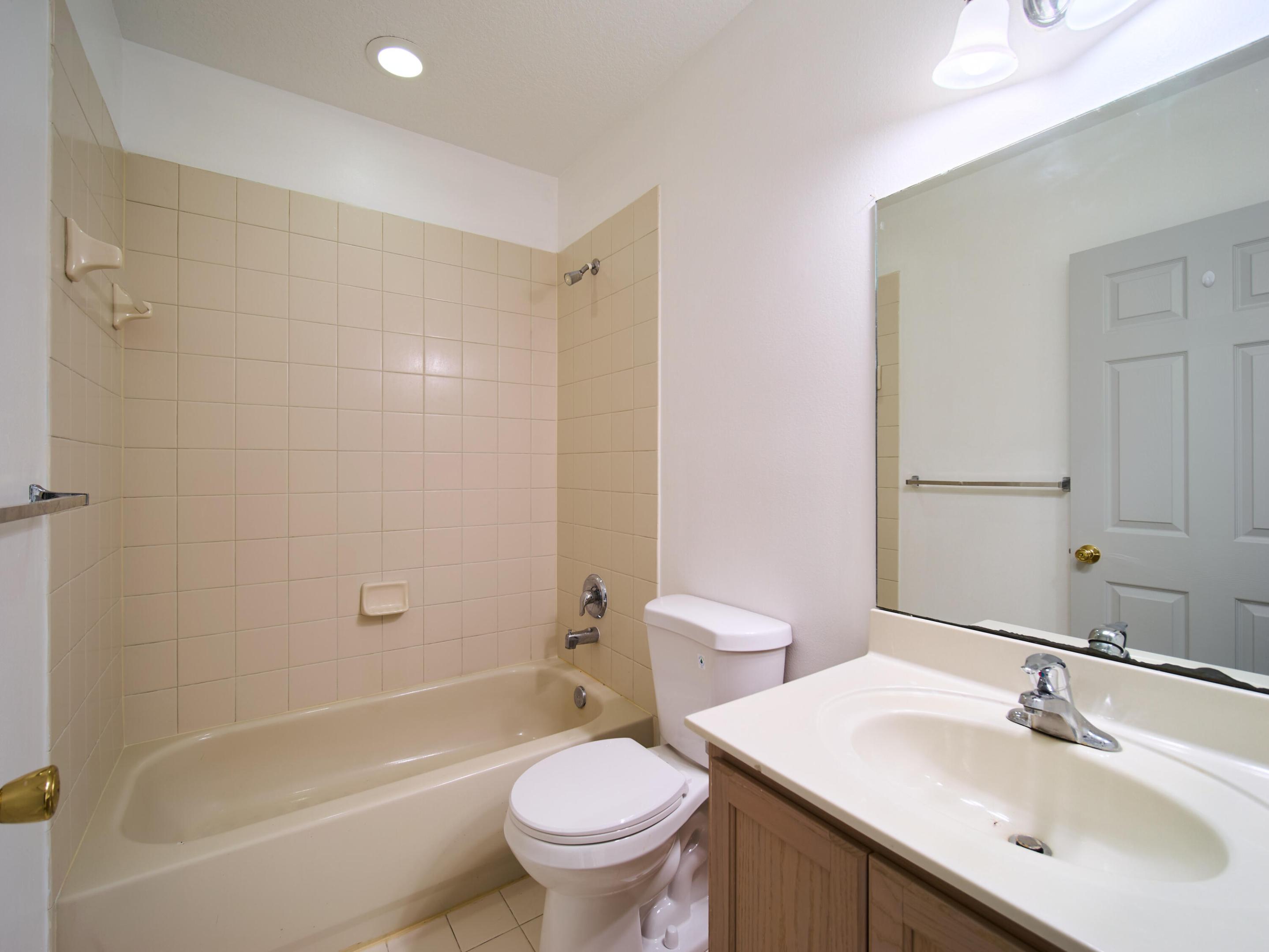 2052 Oakhurst Way Property Photo 13