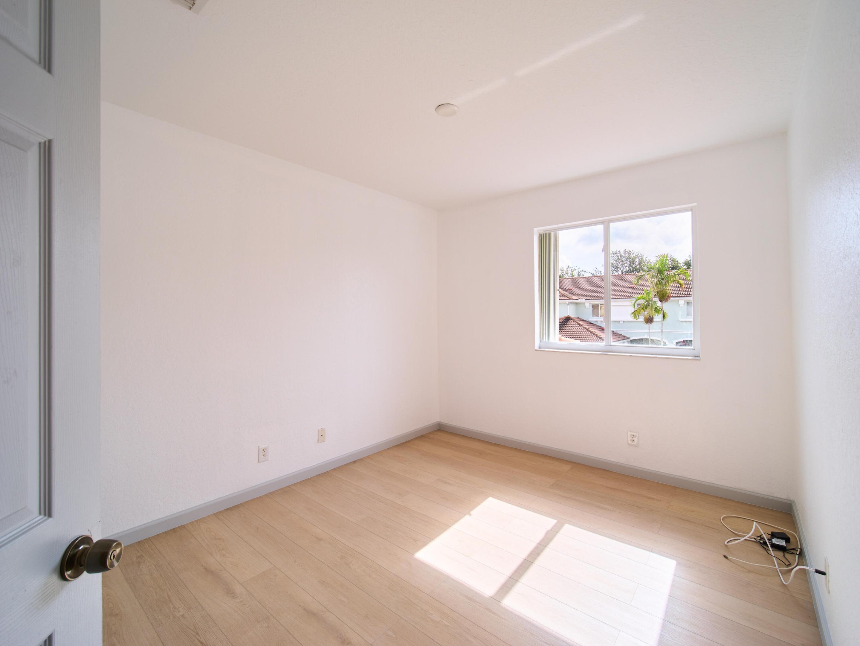 2052 Oakhurst Way Property Photo 14