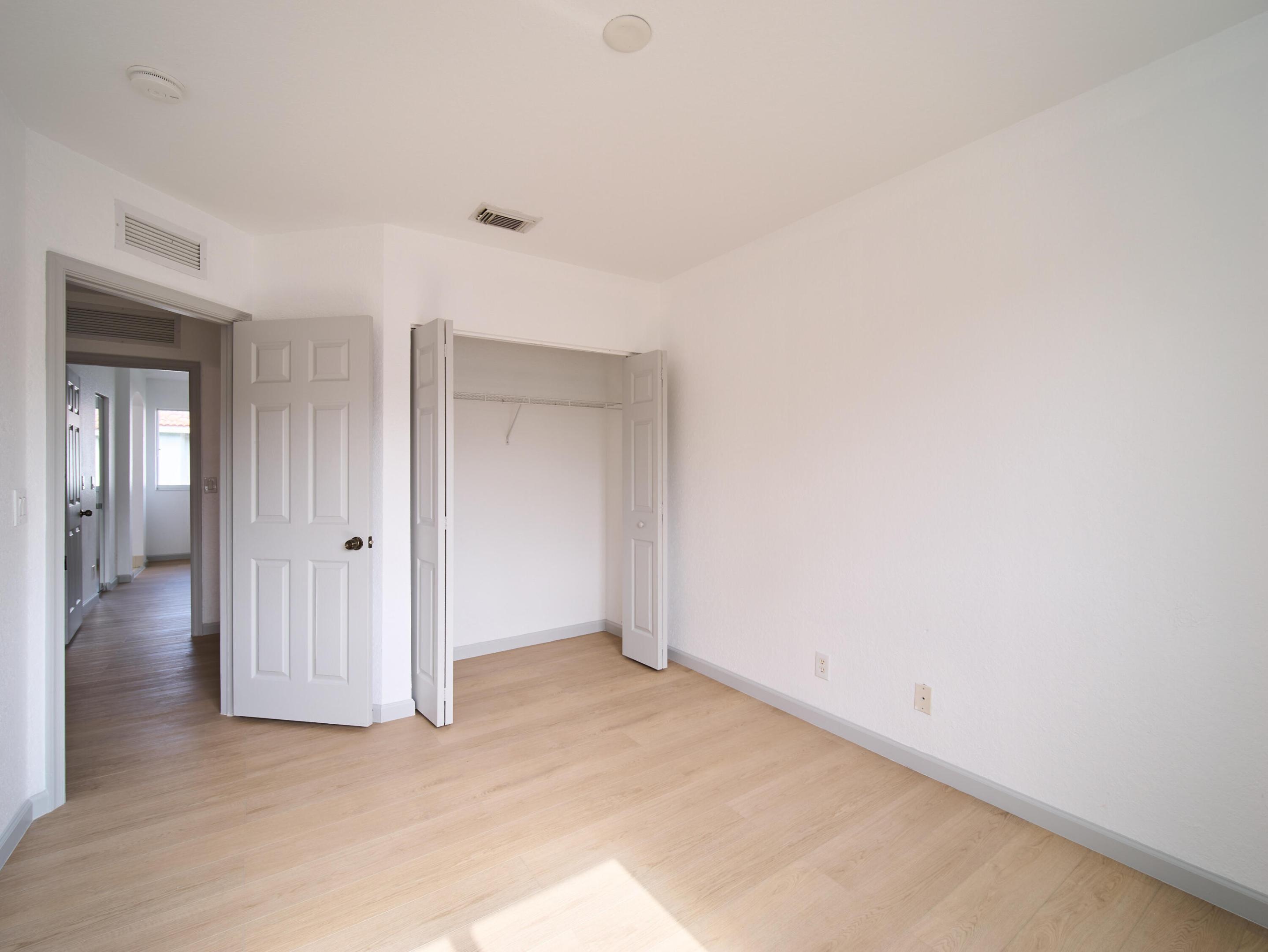2052 Oakhurst Way Property Photo 15