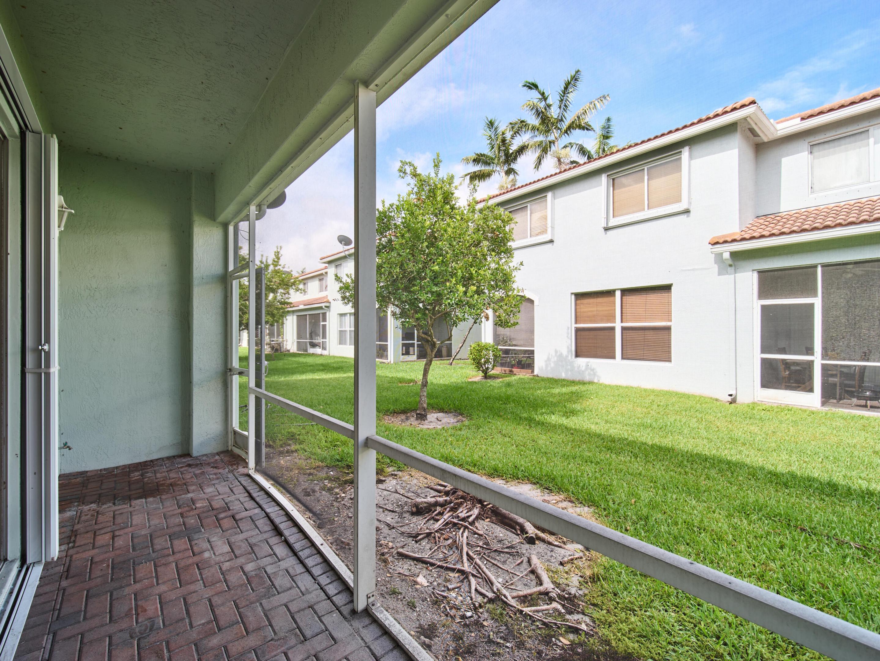 2052 Oakhurst Way Property Photo 19