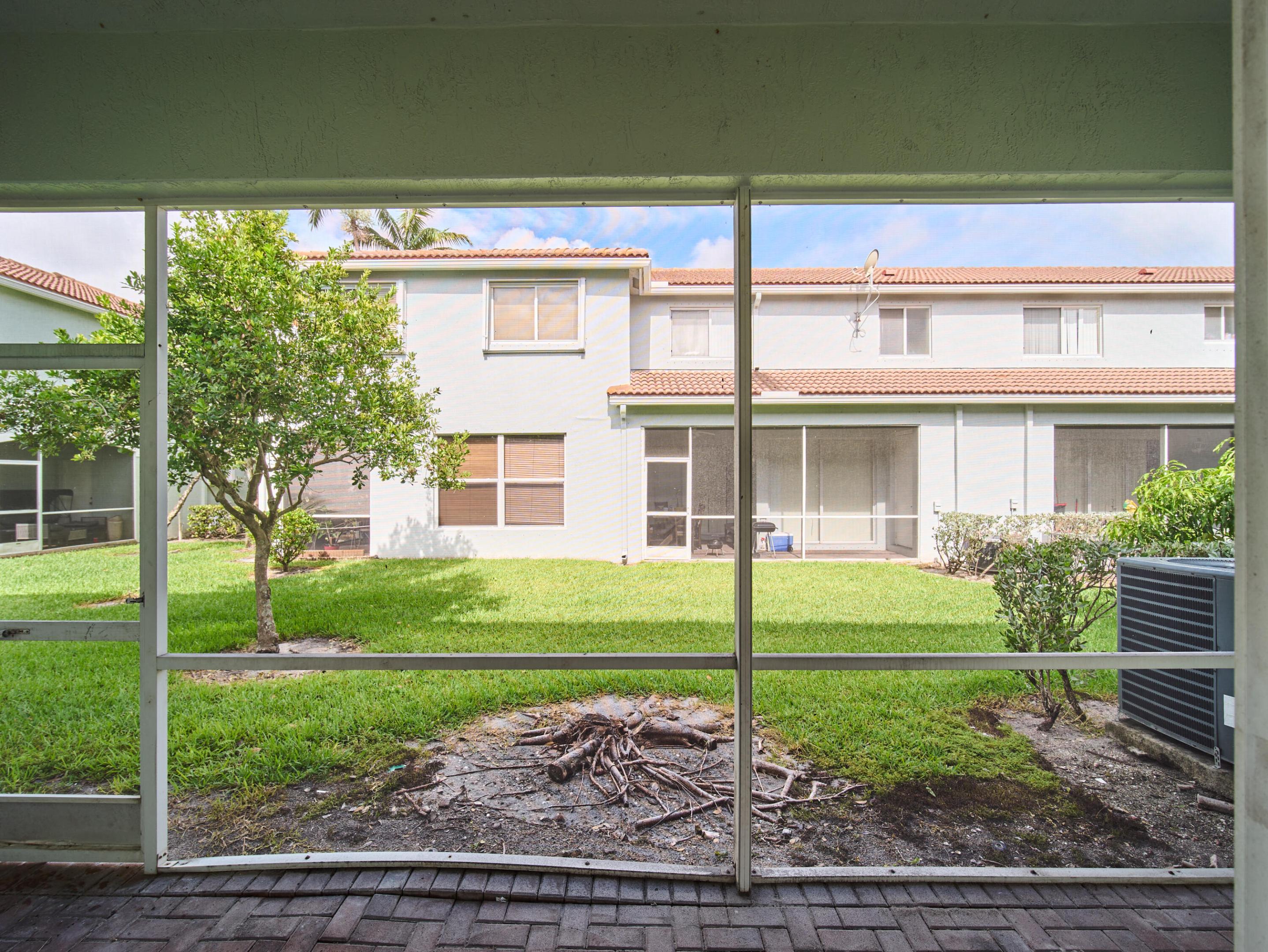 2052 Oakhurst Way Property Photo 20