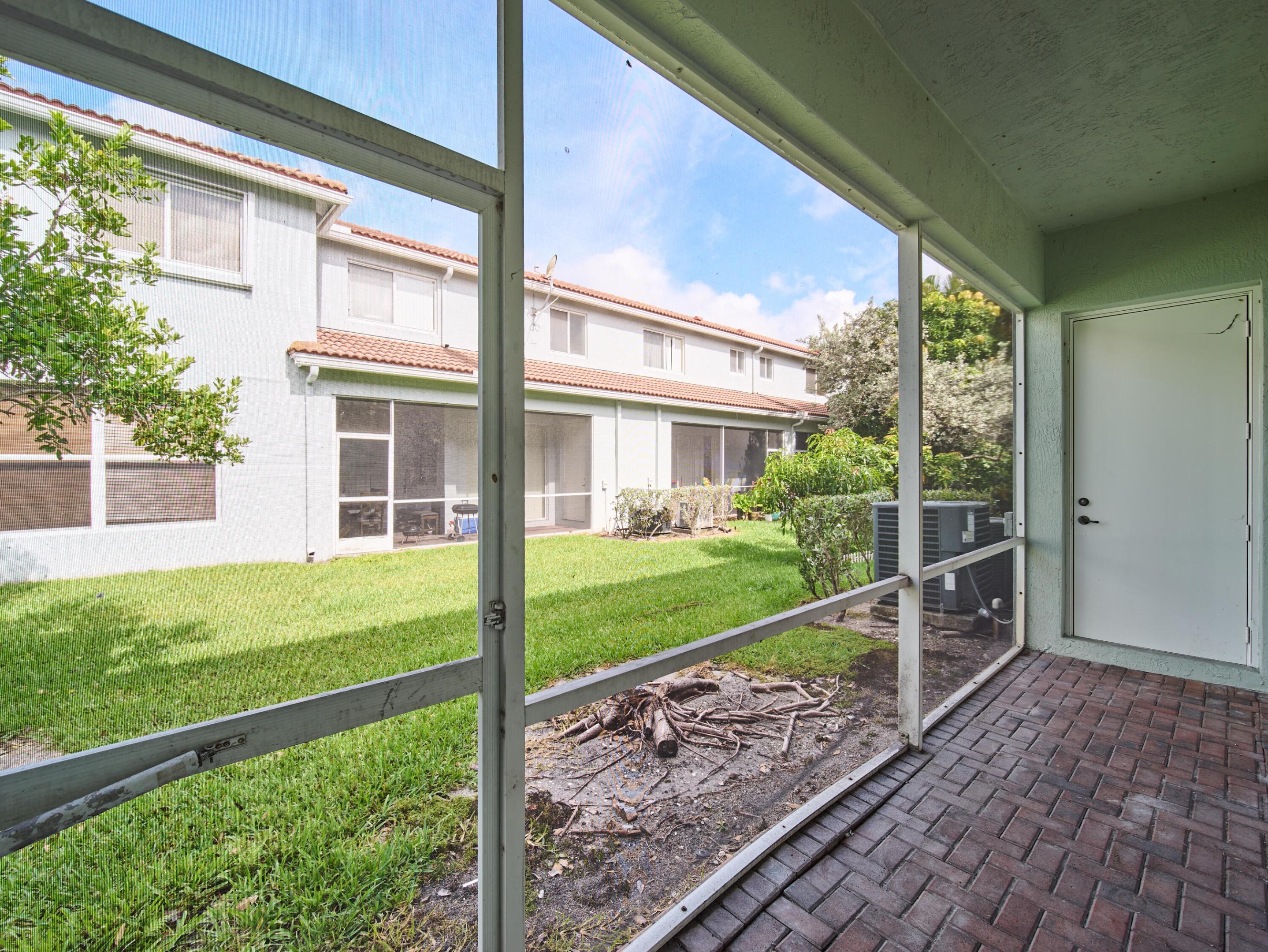 2052 Oakhurst Way Property Photo 21