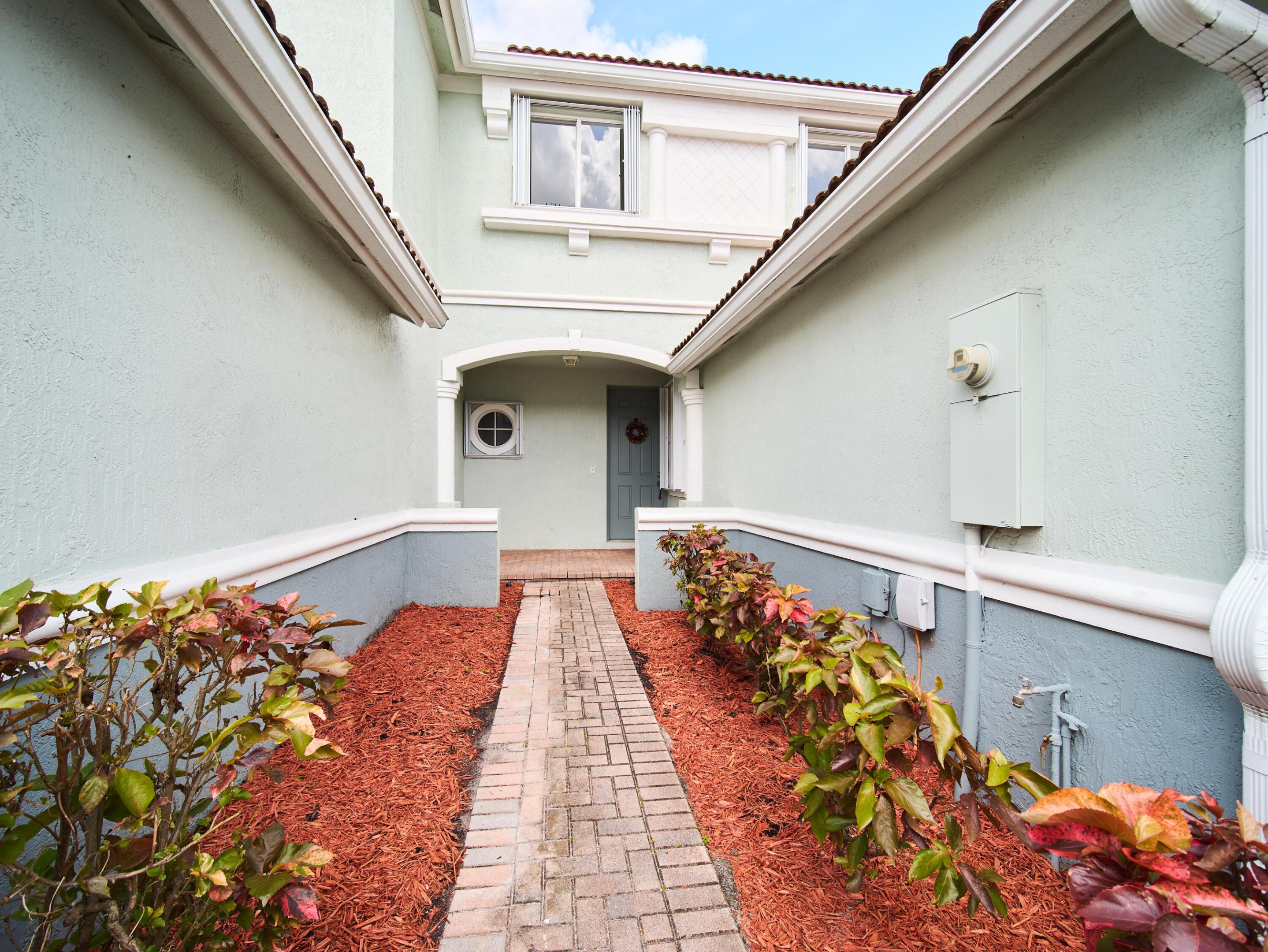 2052 Oakhurst Way Property Photo 24