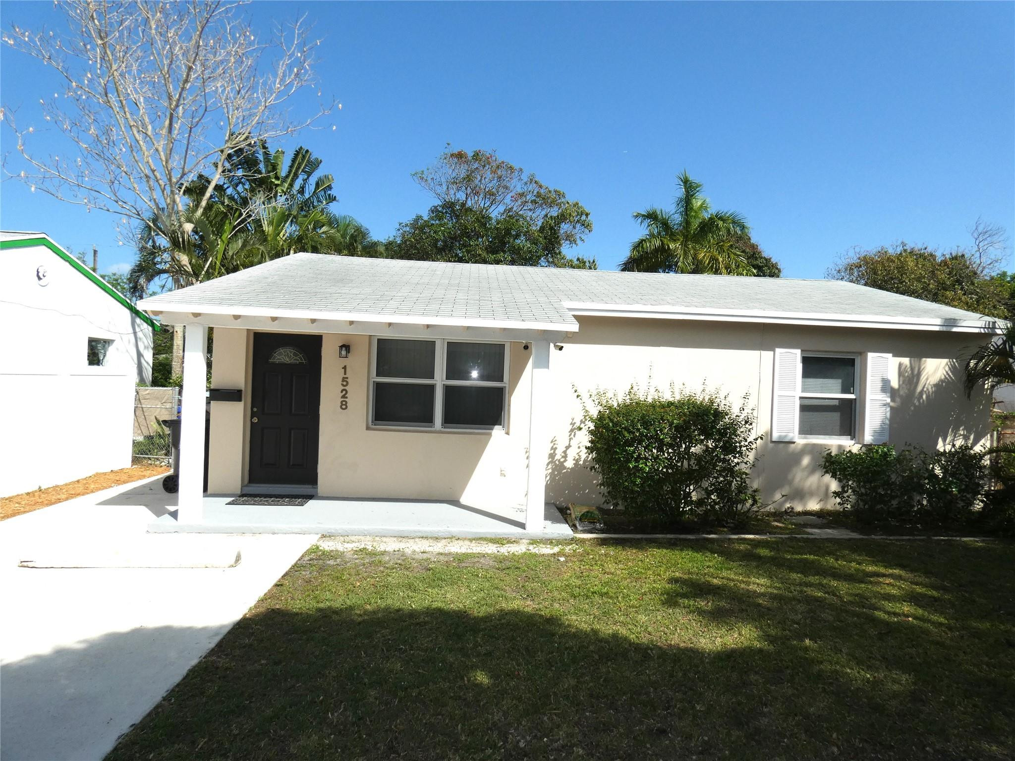 1528 Nw 1st Avenue Property Photo 1