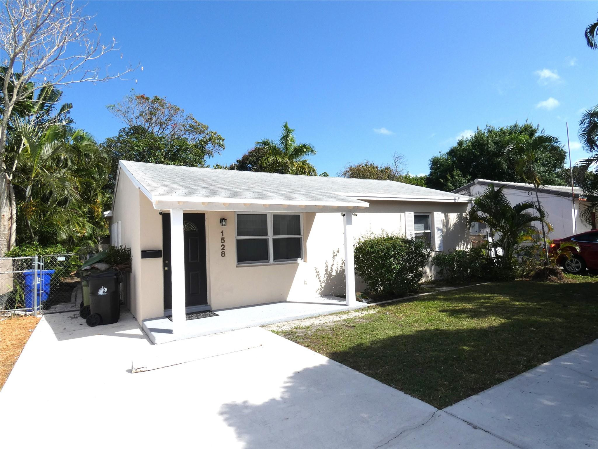 1528 Nw 1st Avenue Property Photo 2