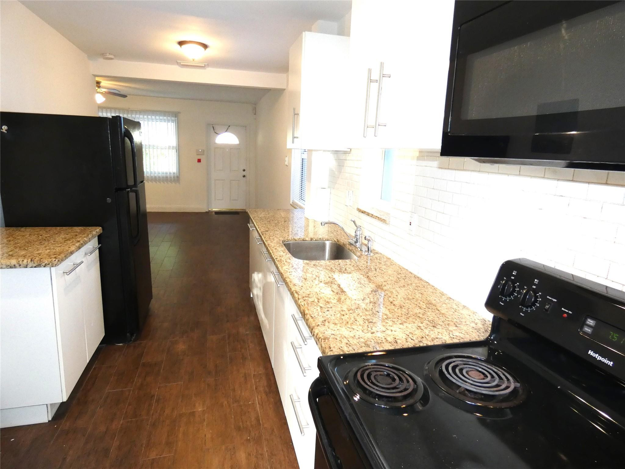 1528 Nw 1st Avenue Property Photo 4