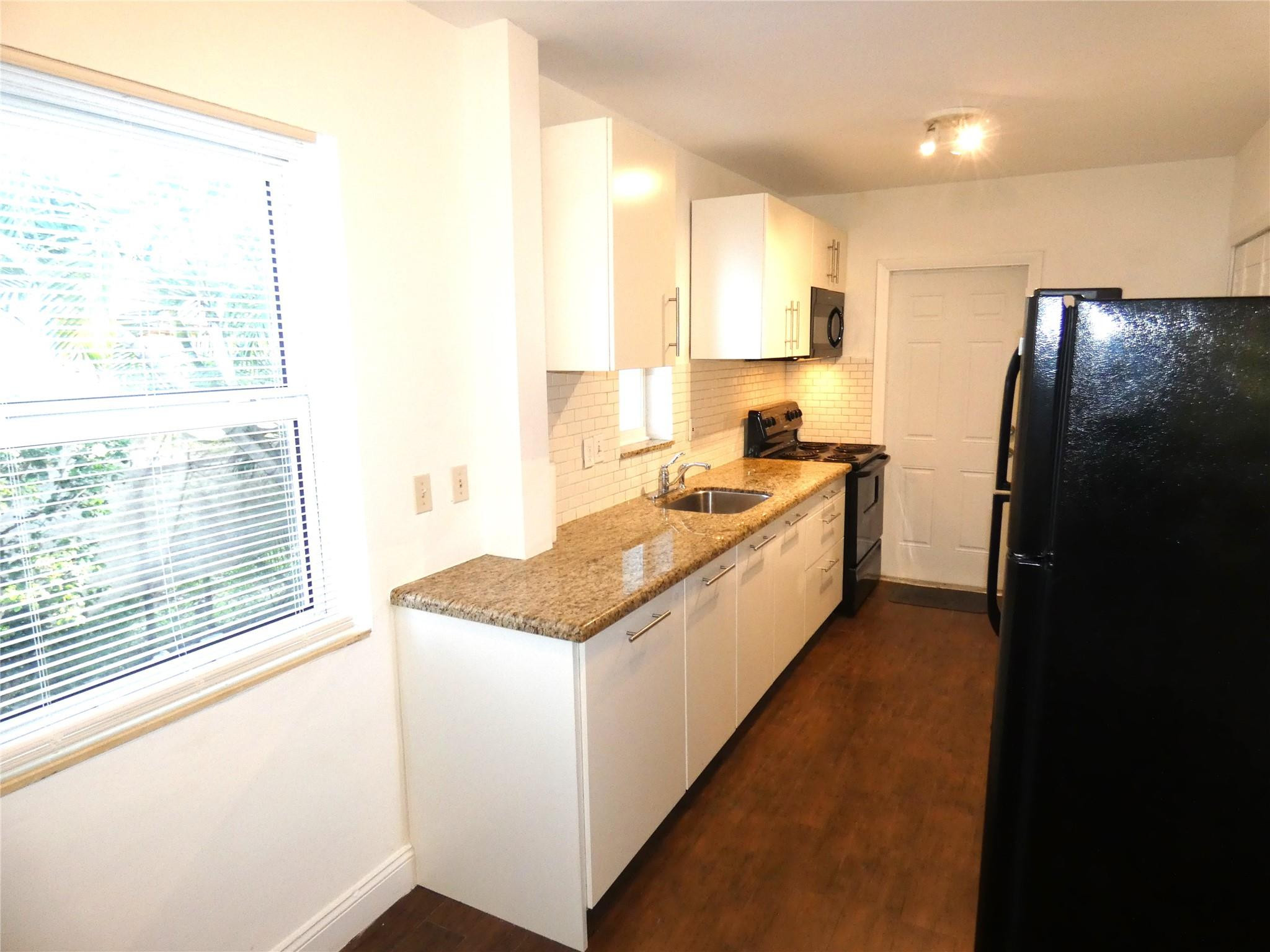 1528 Nw 1st Avenue Property Photo 5