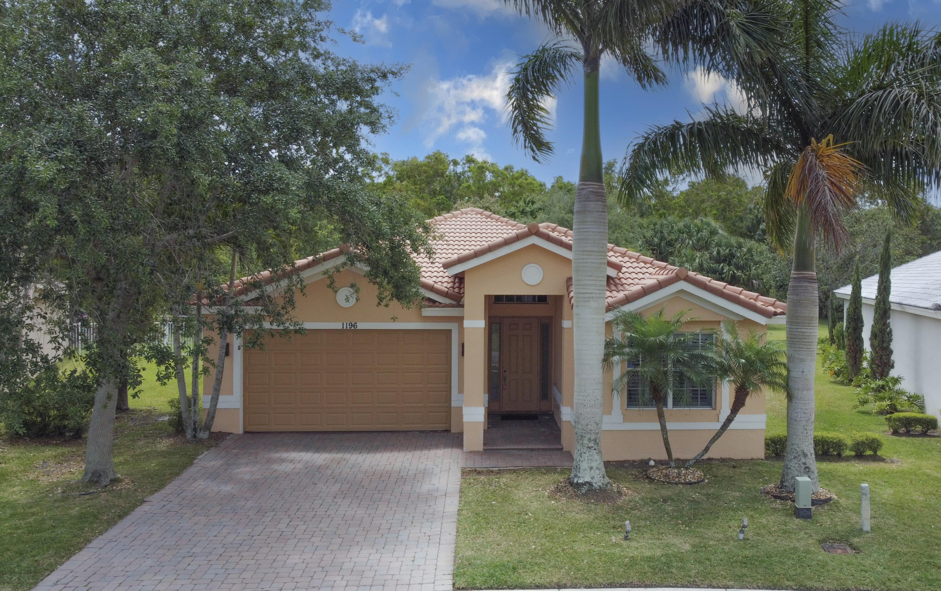 1196 Se Fleming Way Property Photo 1