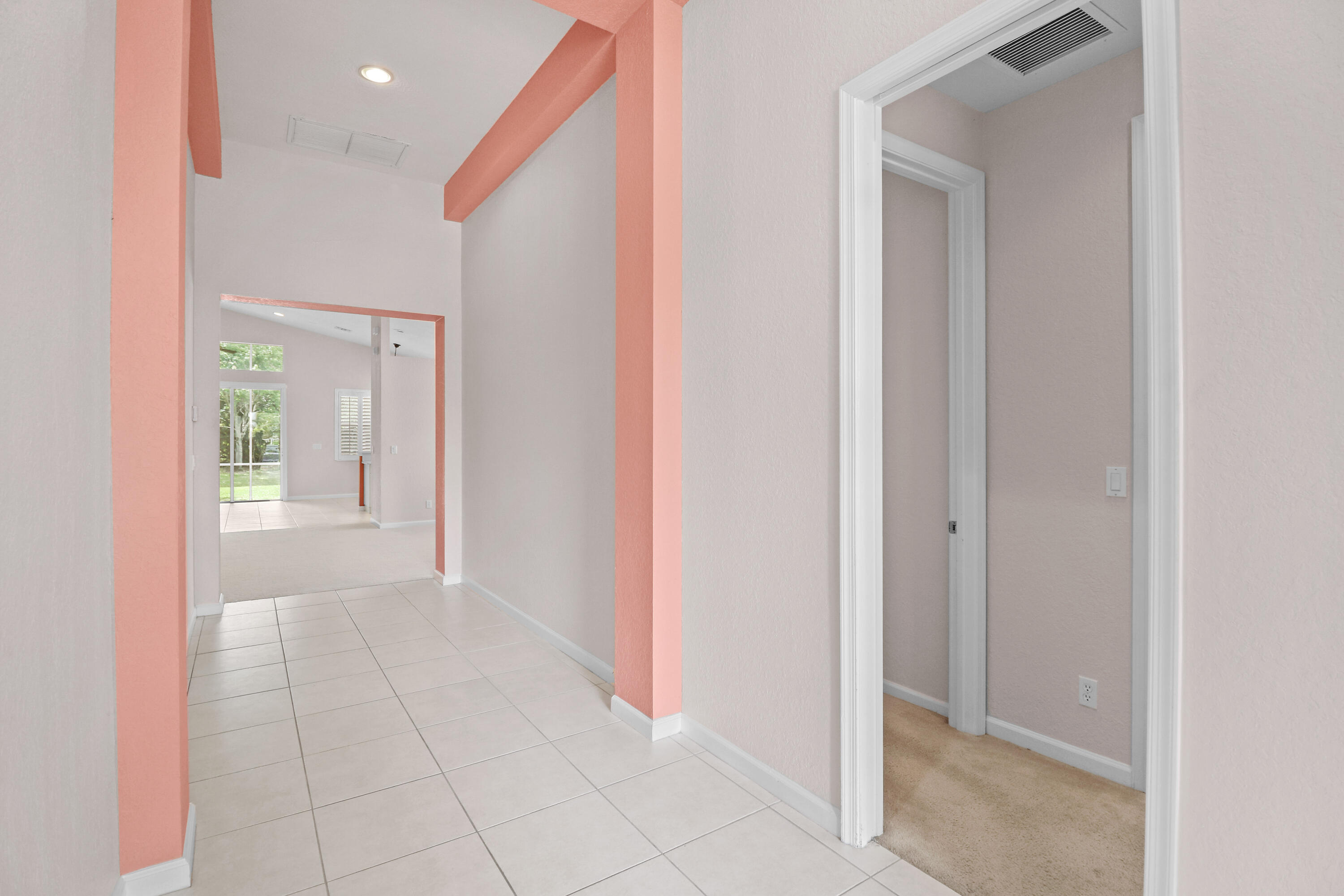 1196 Se Fleming Way Property Photo 3