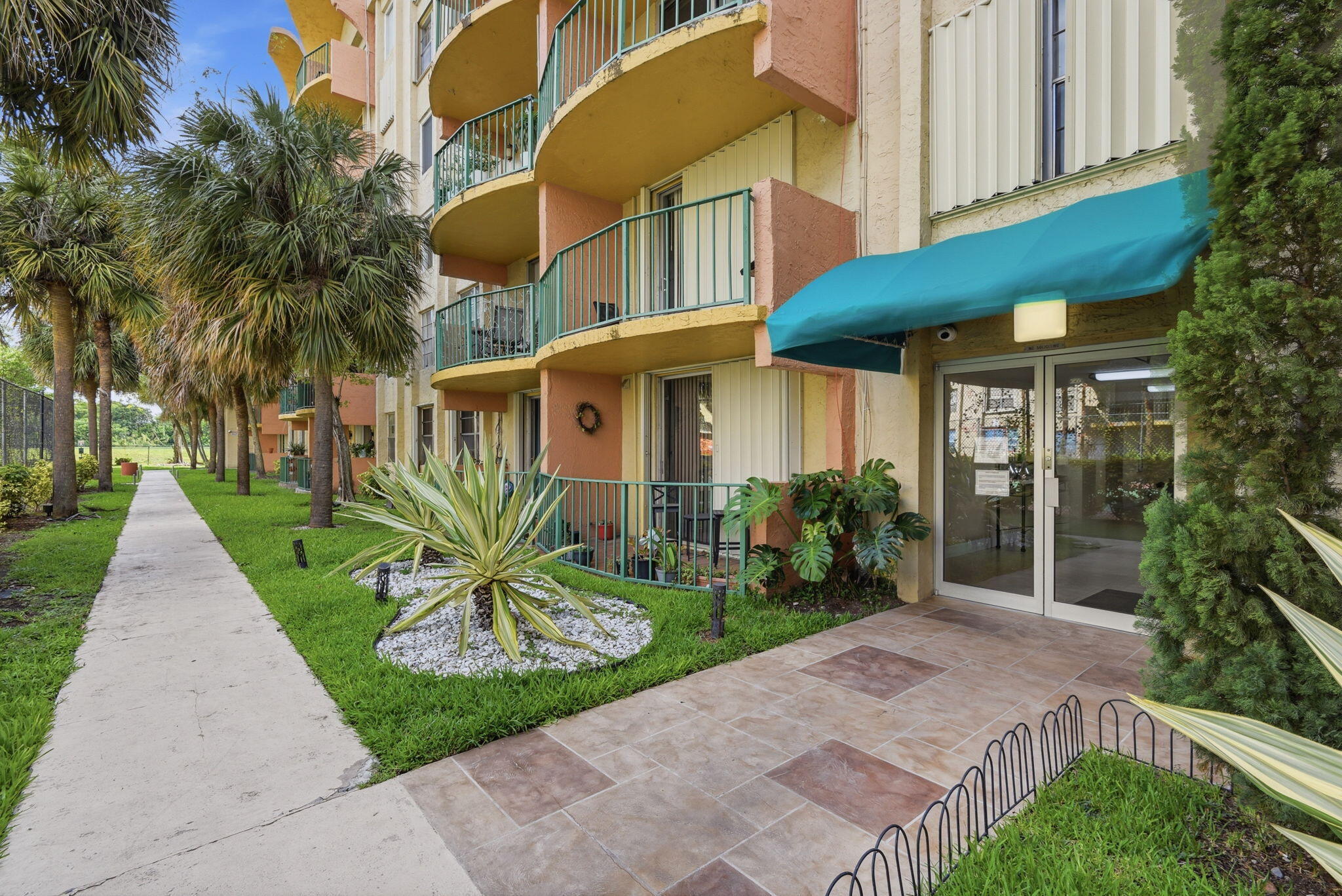 9360 Fontainebleau Boulevard Apt 310 Property Photo 1
