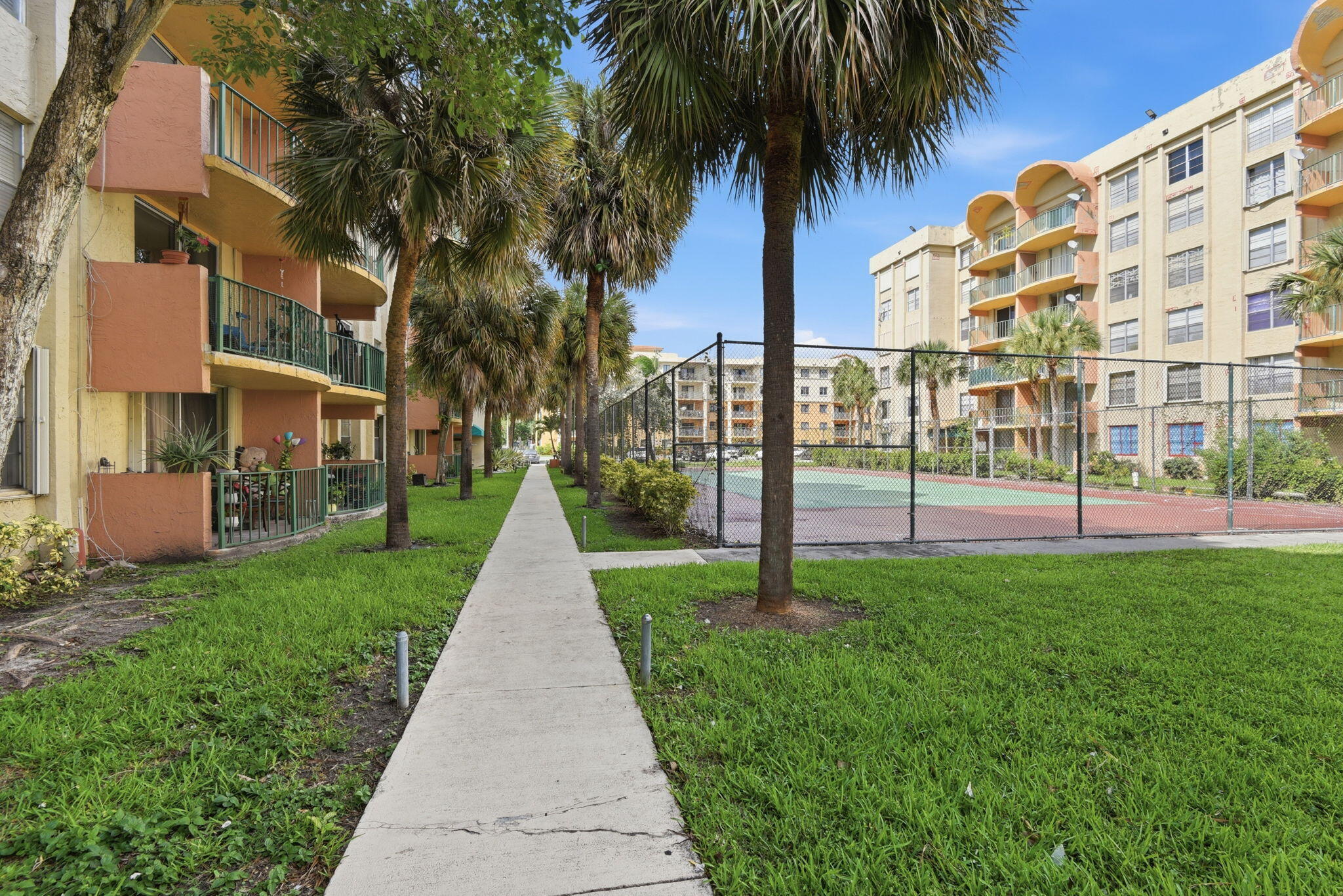 9360 Fontainebleau Boulevard Apt 310 Property Photo 2