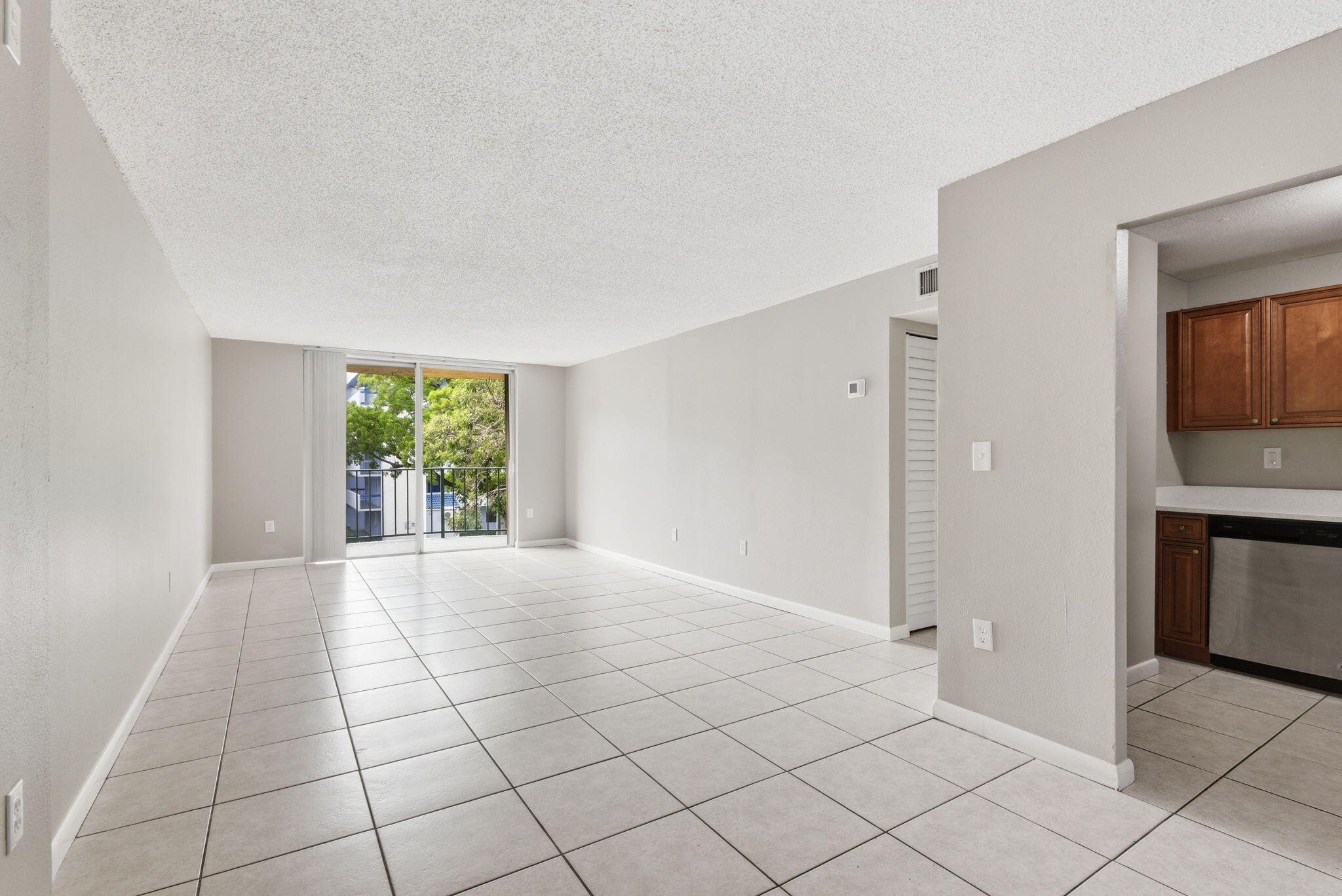 9360 Fontainebleau Boulevard Apt 310 Property Photo 5