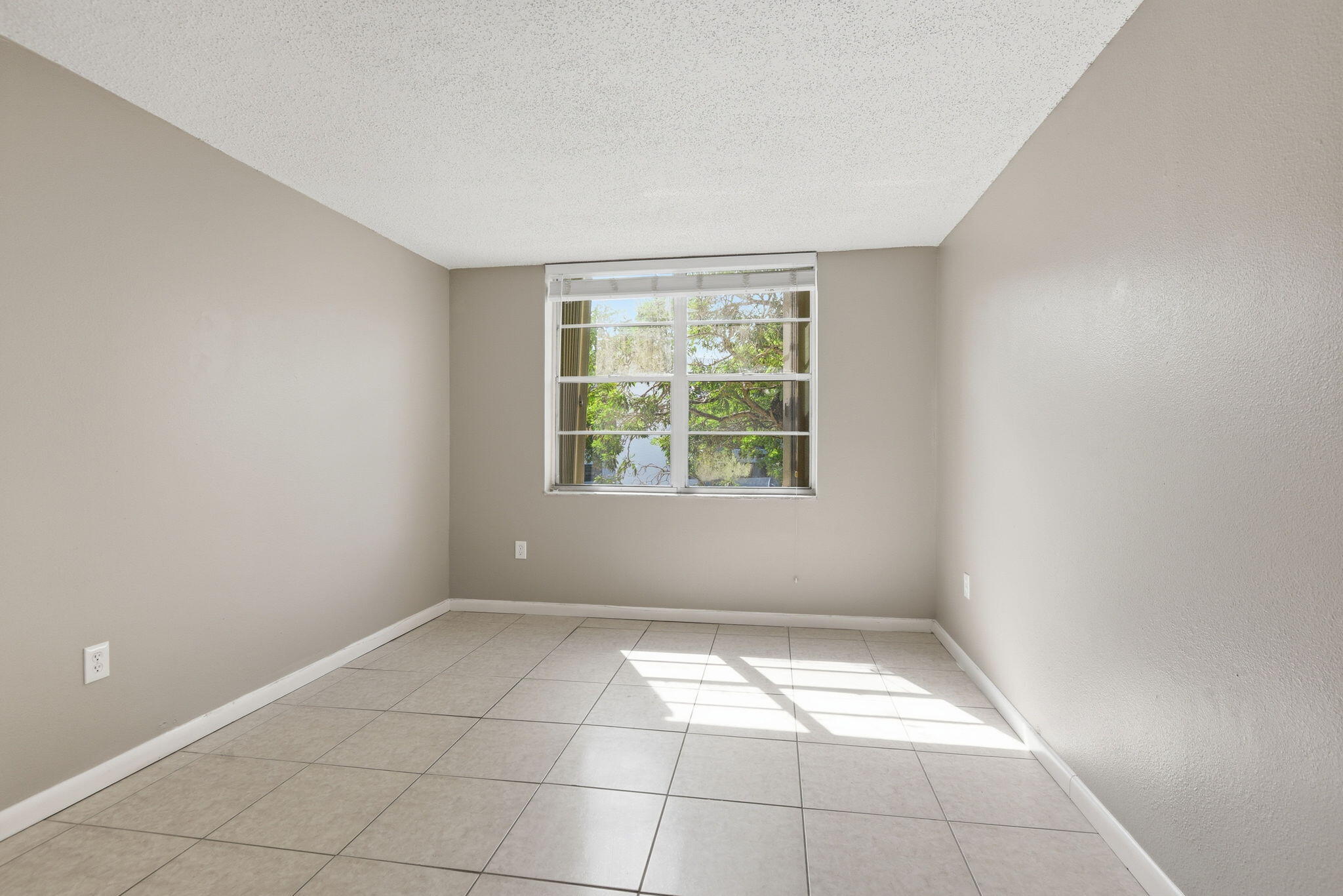 9360 Fontainebleau Boulevard Apt 310 Property Photo 7