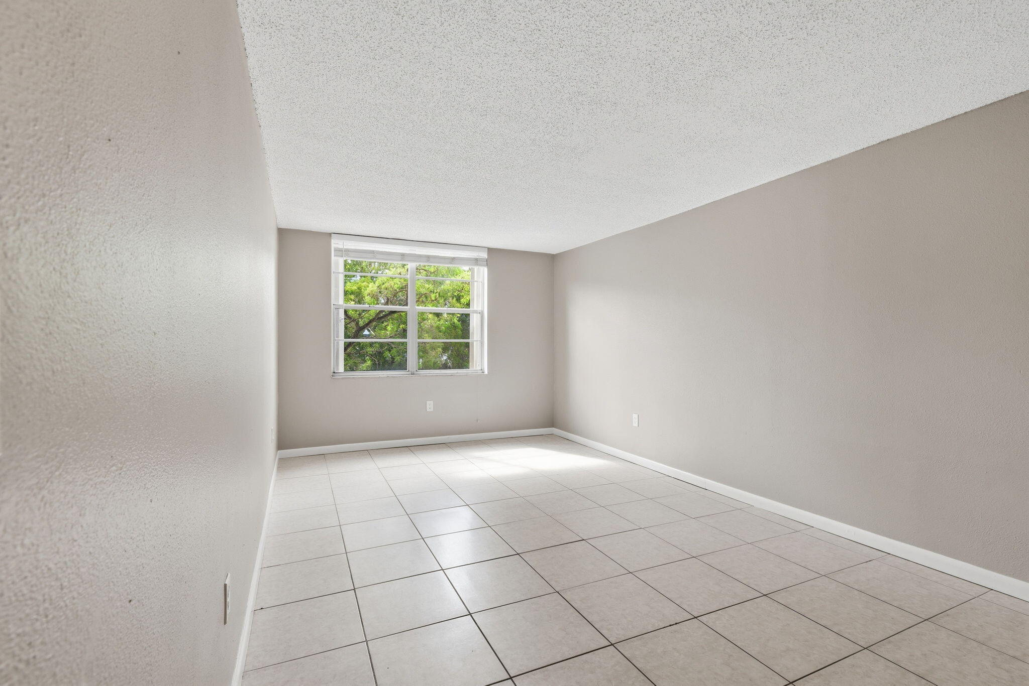 9360 Fontainebleau Boulevard Apt 310 Property Photo 9