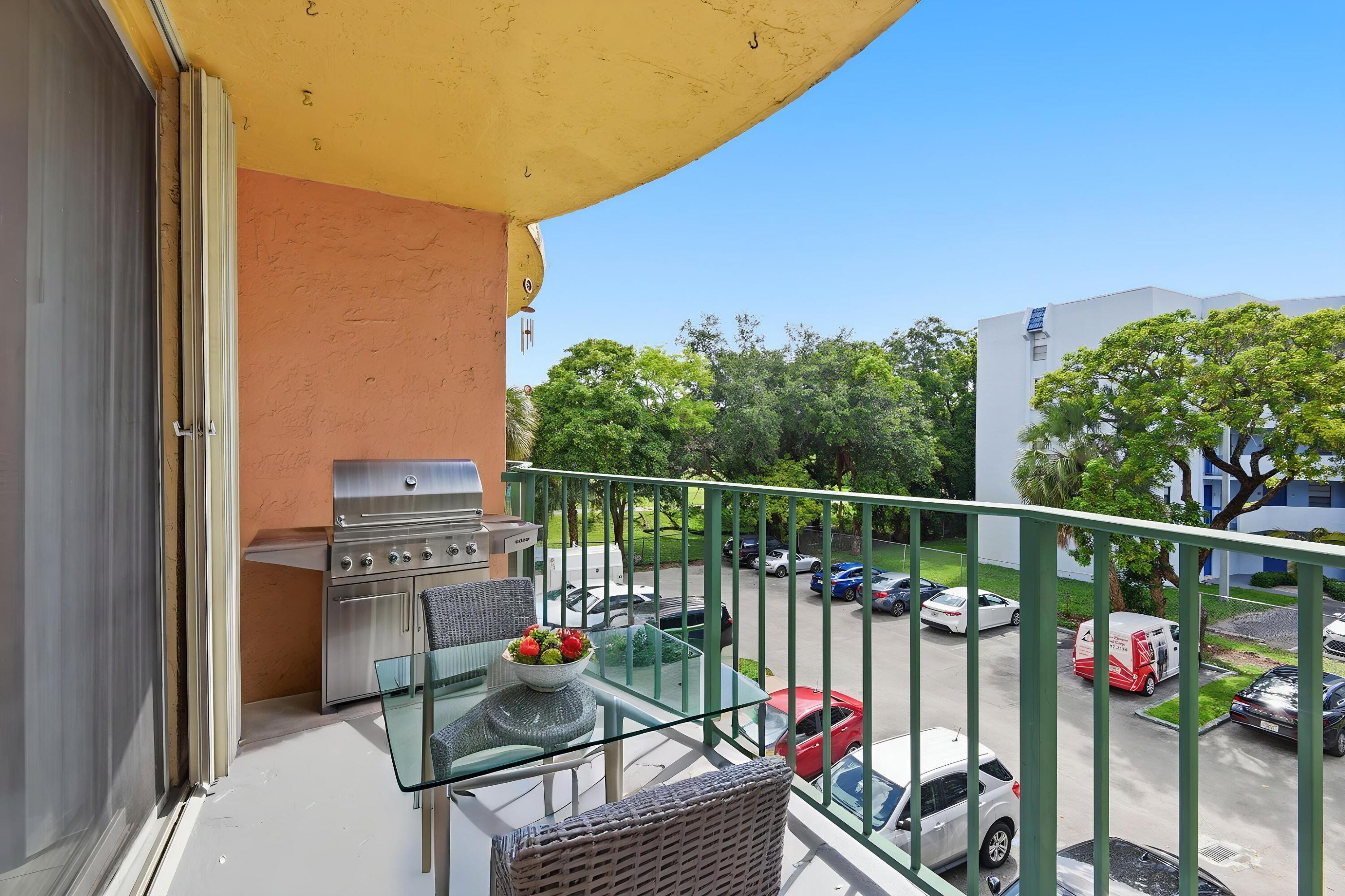 9360 Fontainebleau Boulevard Apt 310 Property Photo 10