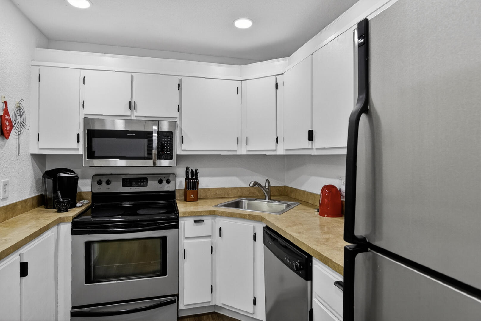5930 Whispering Pine Way B-2 Property Photo 6