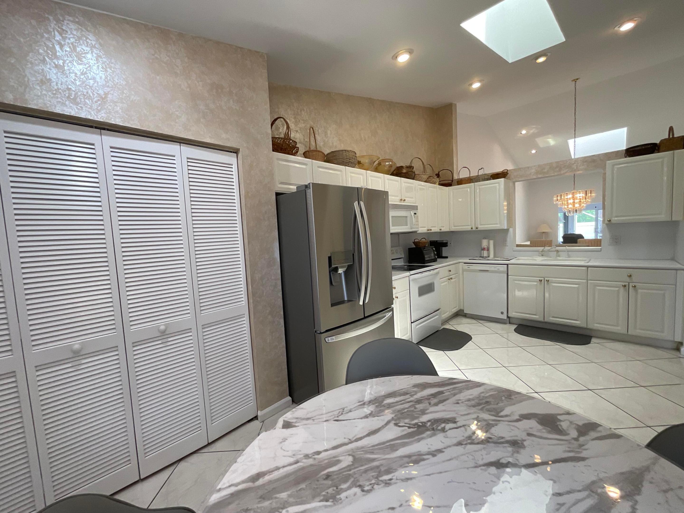 5574 Royal Lake Circle Property Photo 8